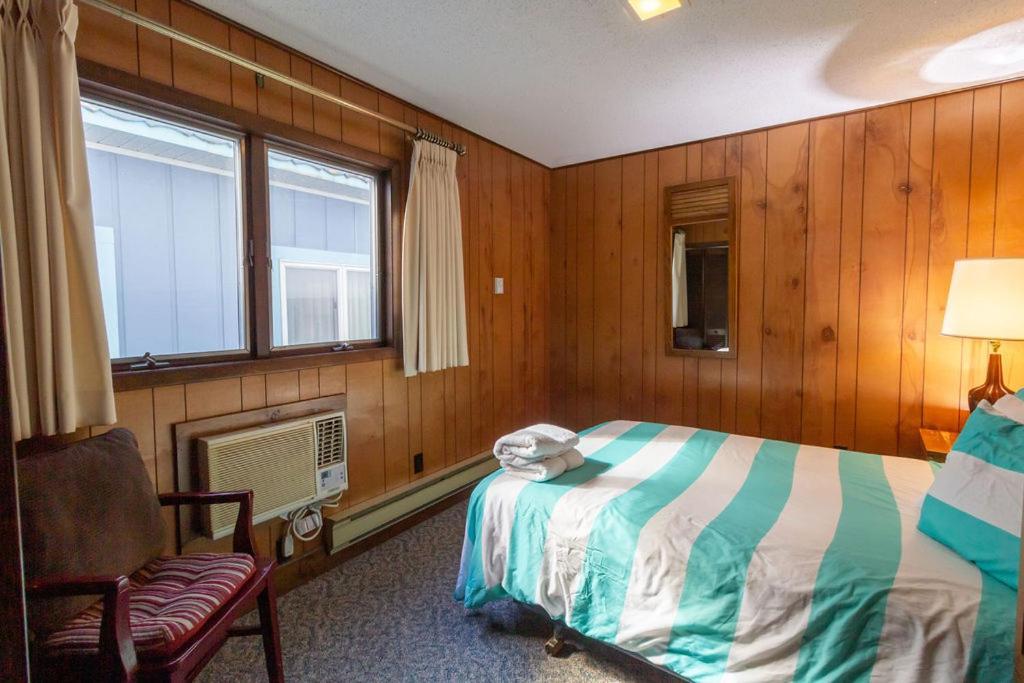 Cedar Oaks Lakeside Resort photo 45