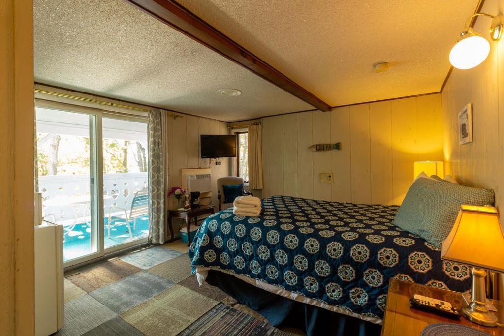 Cedar Oaks Lakeside Resort photo 65