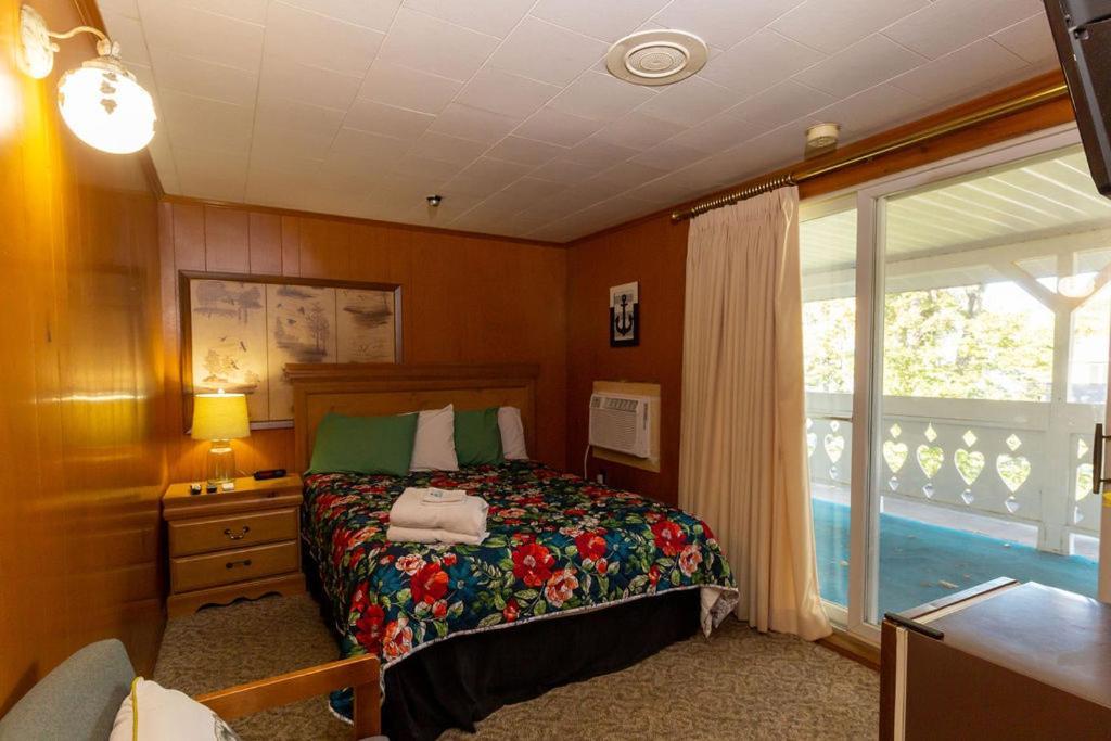Cedar Oaks Lakeside Resort photo 67