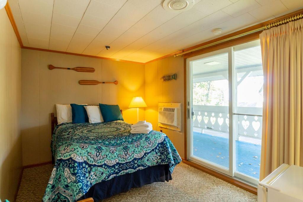 Cedar Oaks Lakeside Resort photo 70