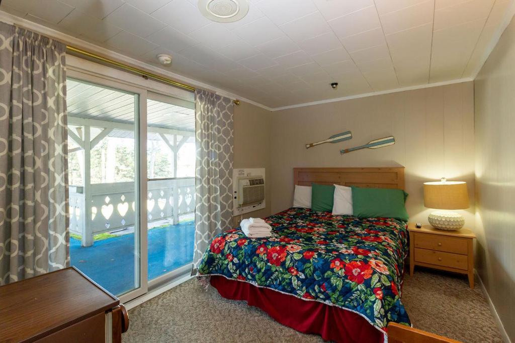 Cedar Oaks Lakeside Resort photo 72