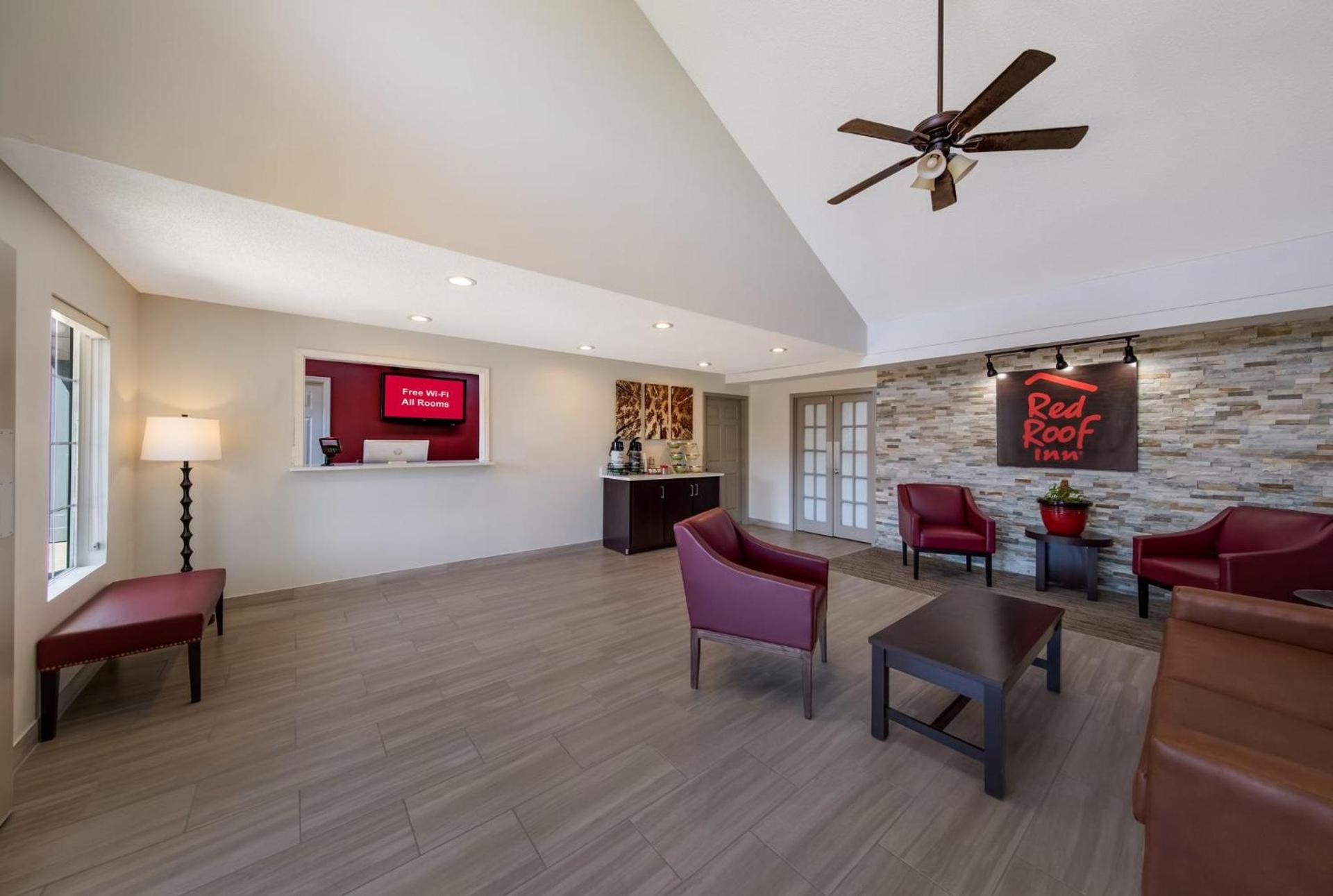 Red Roof Inn Jasper photo 6