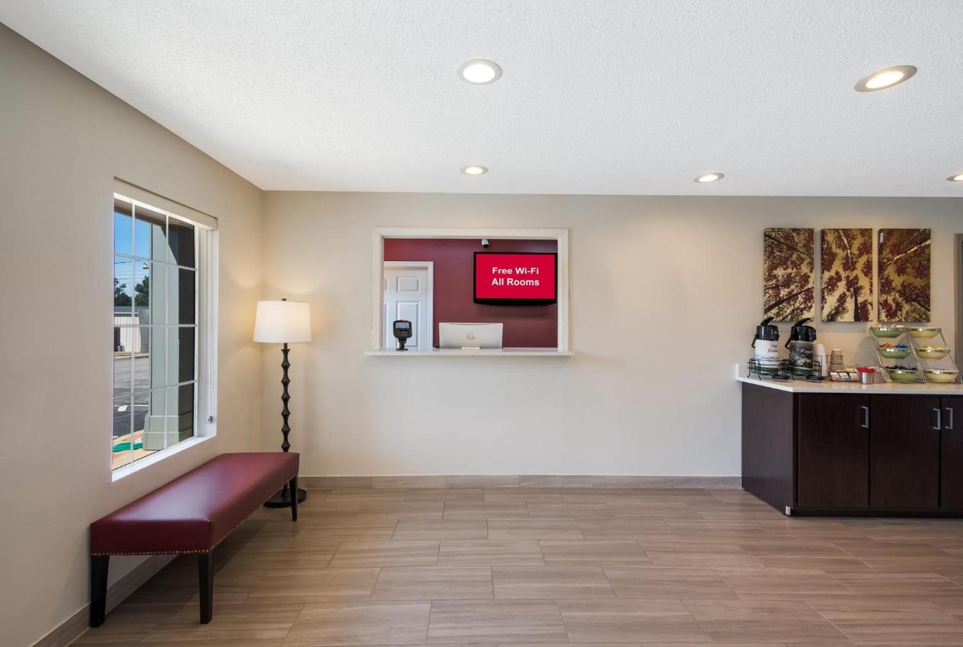 Red Roof Inn Jasper photo 9
