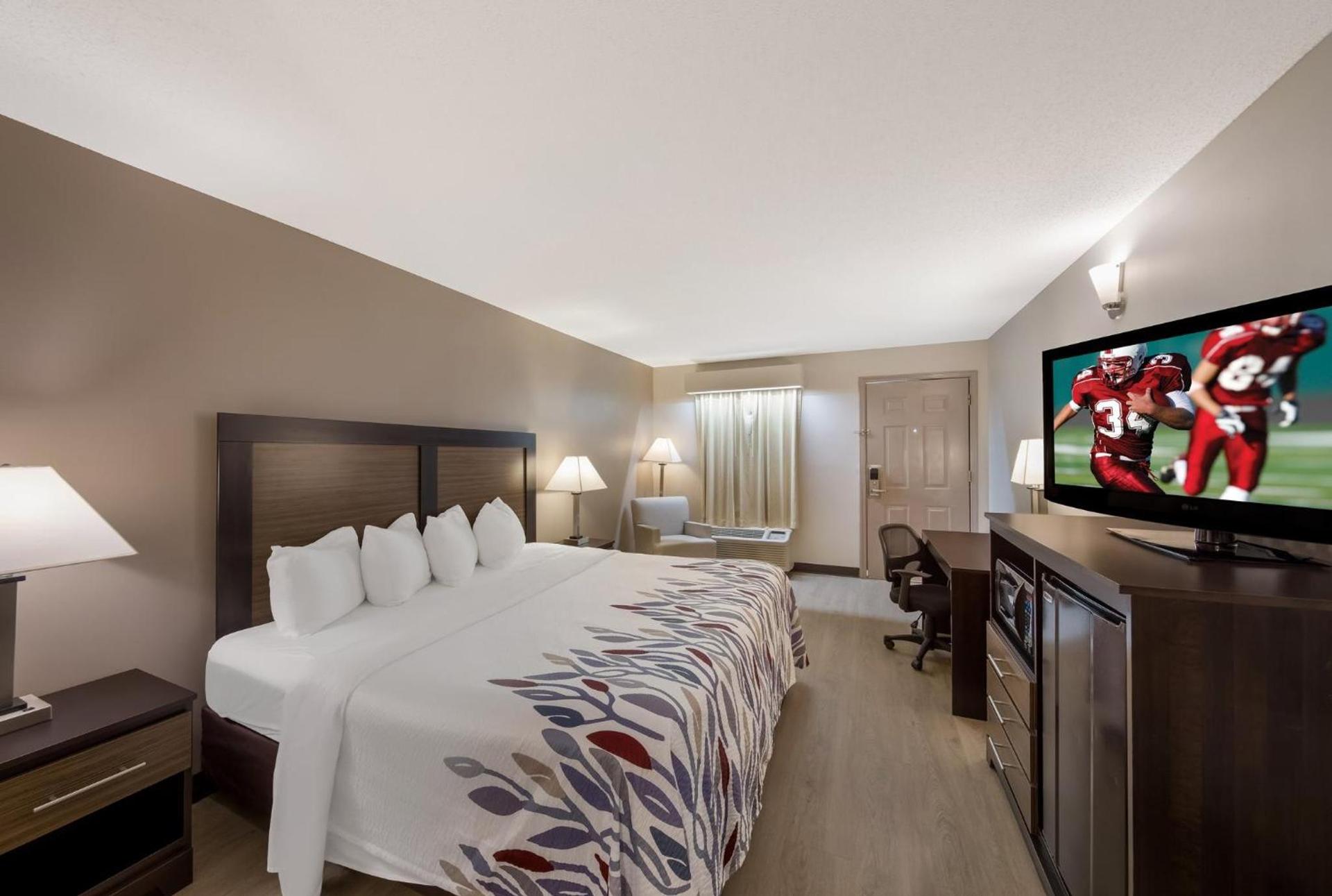 Red Roof Inn Jasper photo 18