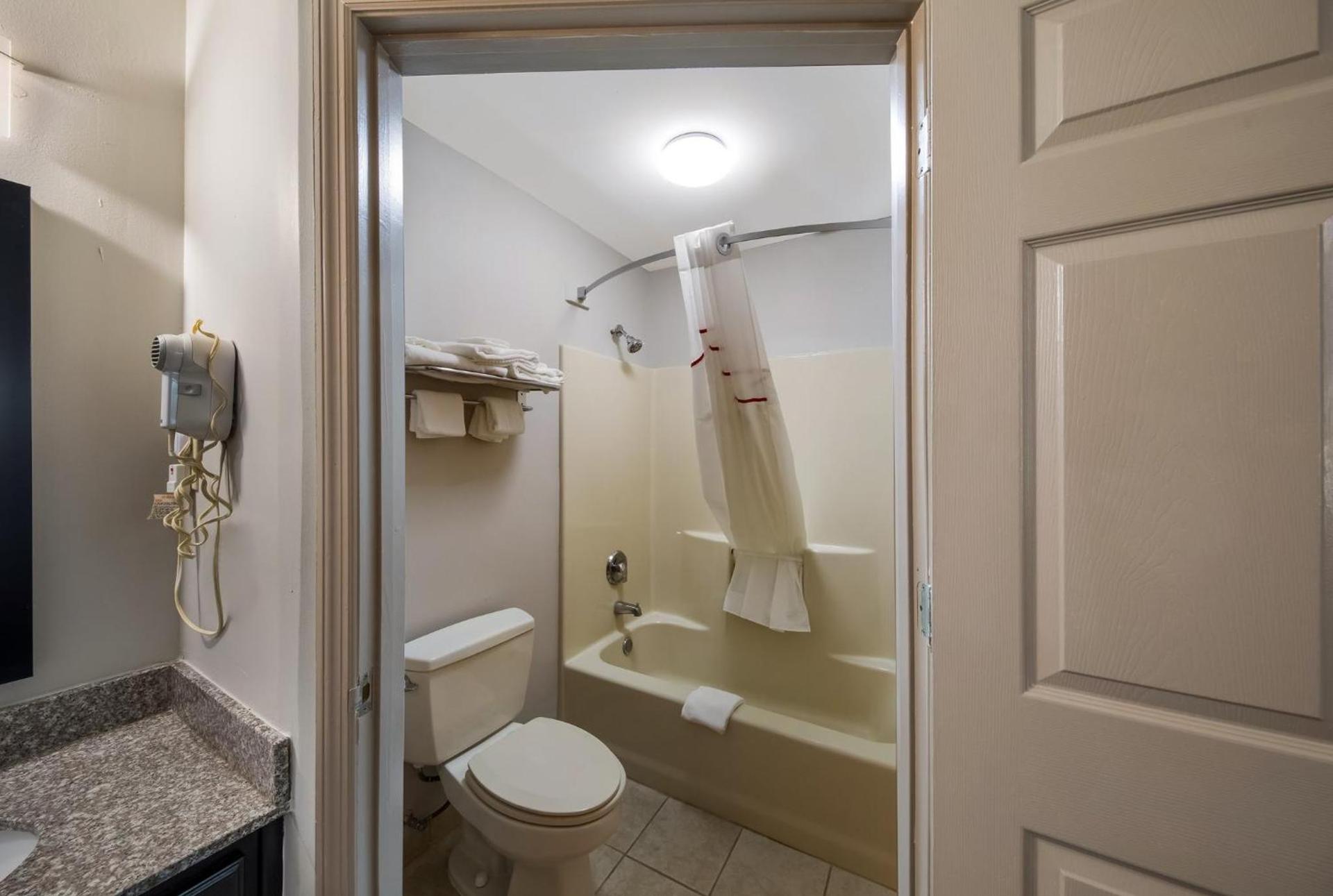 Red Roof Inn Jasper photo 28