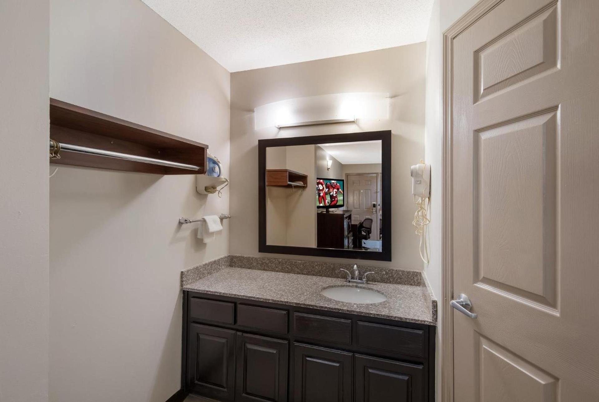 Red Roof Inn Jasper photo 26