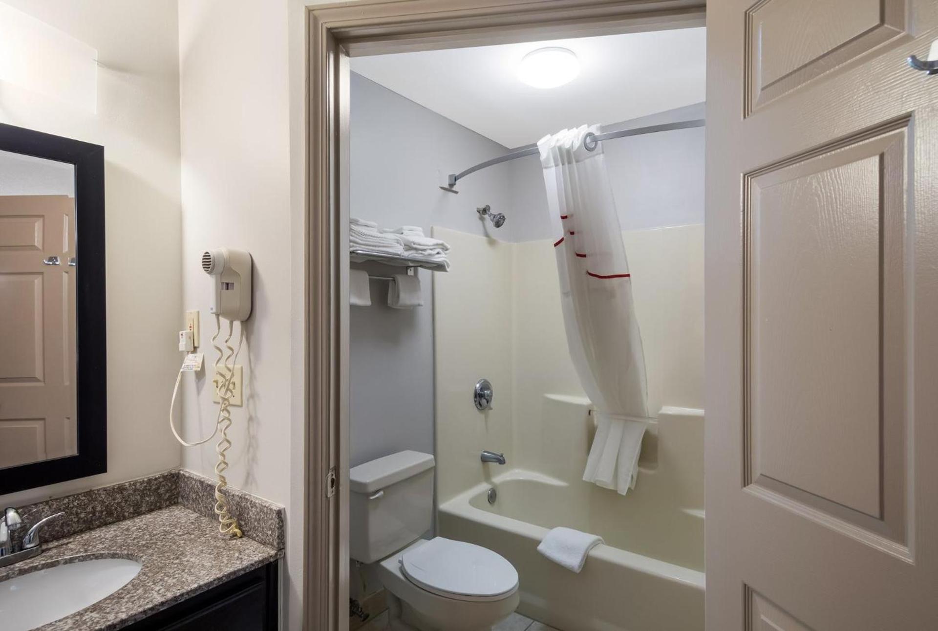 Red Roof Inn Jasper photo 27