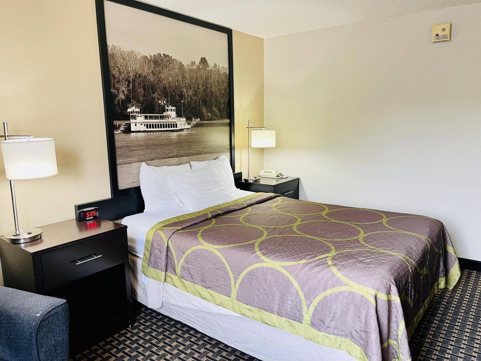 Super 8 by Wyndham Clear Lake photo 52