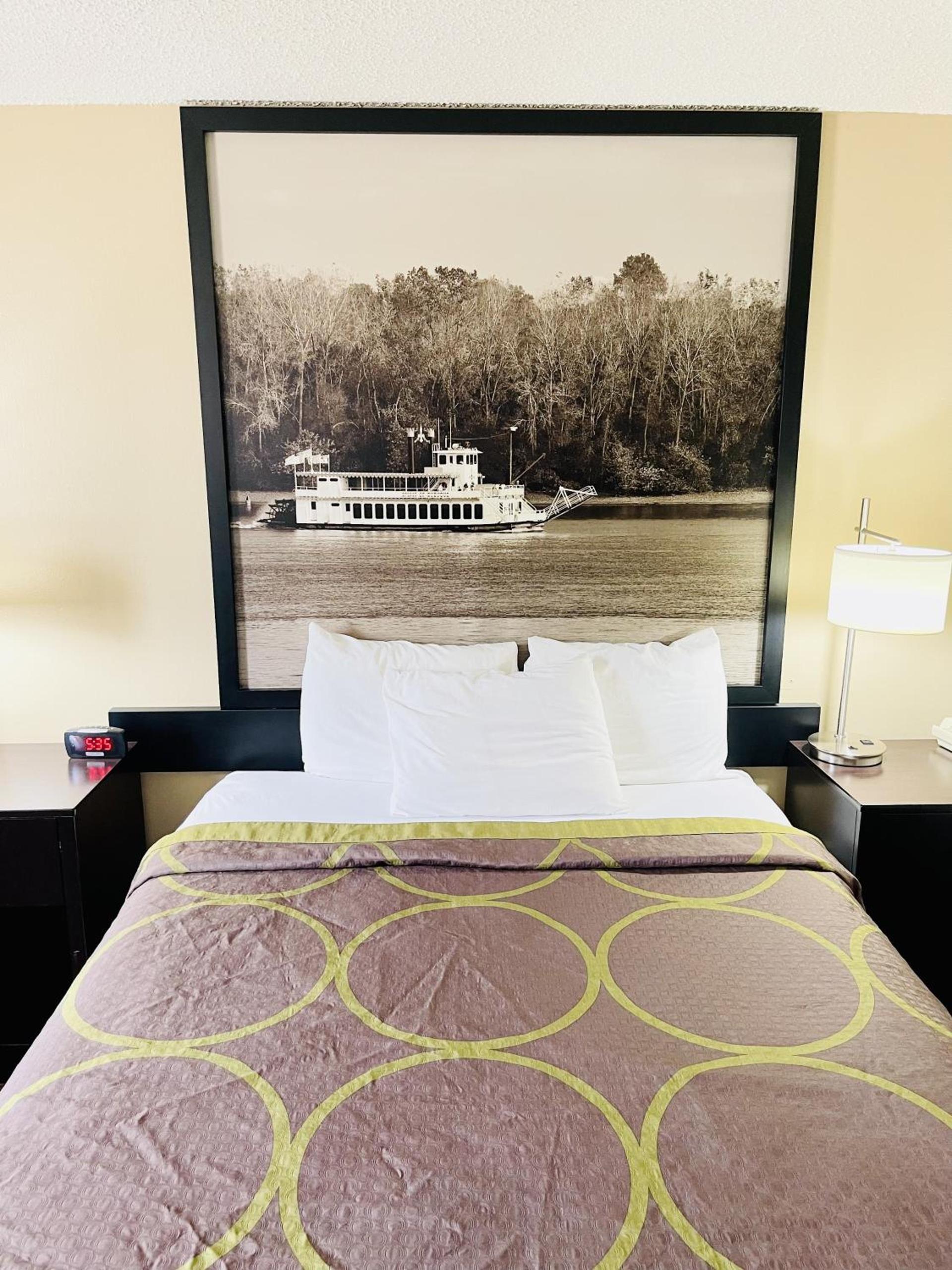 Super 8 by Wyndham Clear Lake photo 50