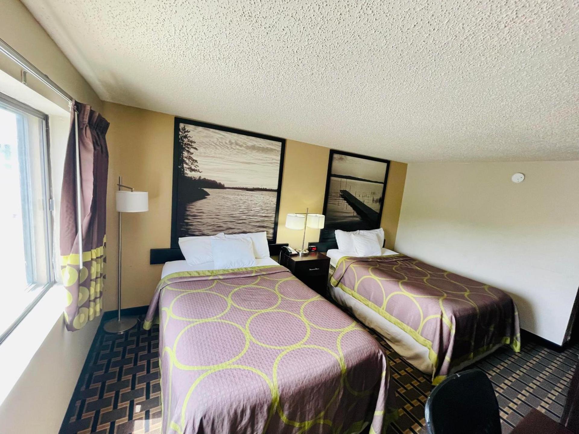 Super 8 by Wyndham Clear Lake photo 55