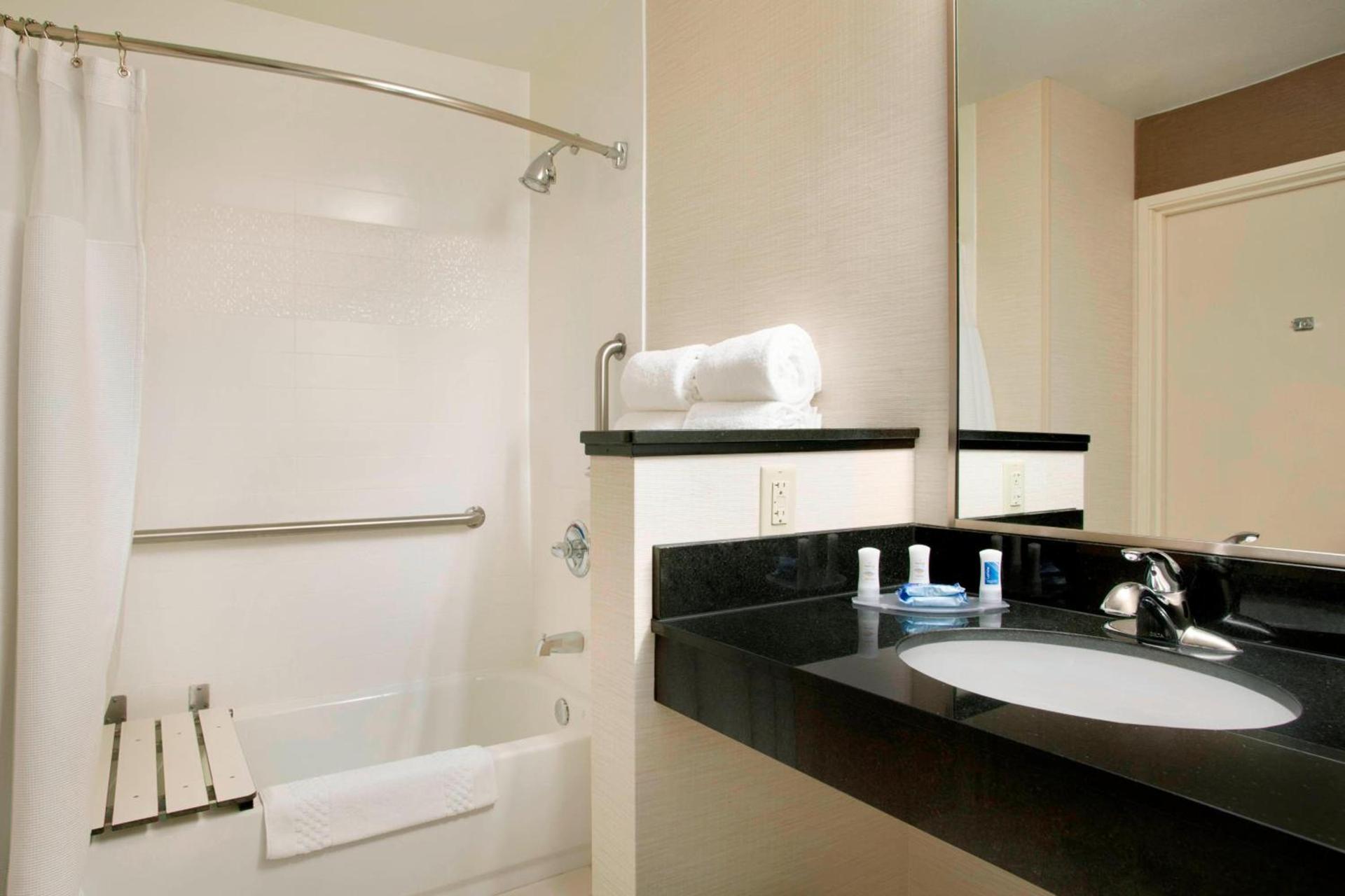 Fairfield Inn & Suites by Marriott Quincy photo 28