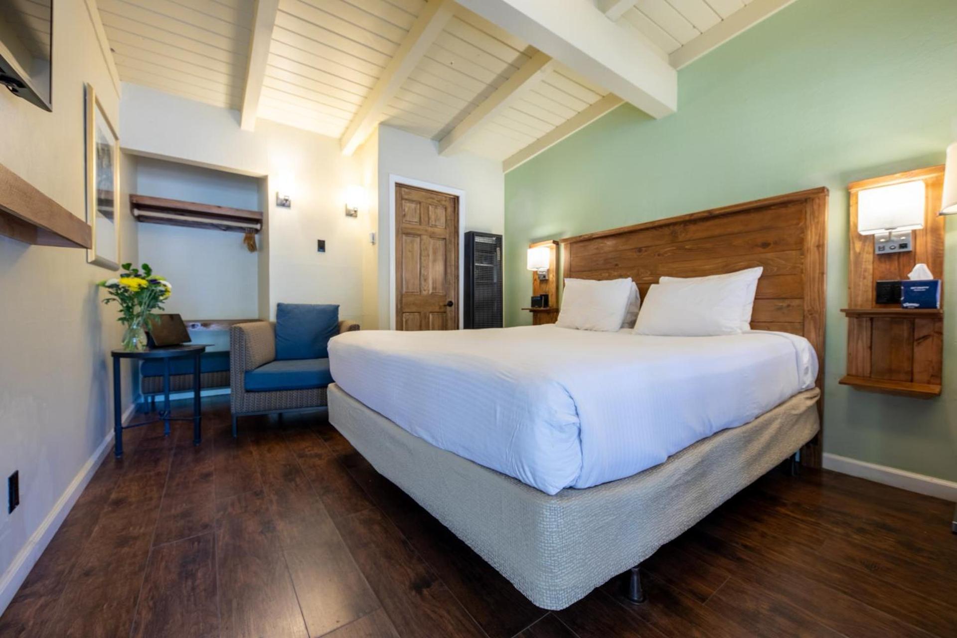 Emerald Bay Lodge photo 20