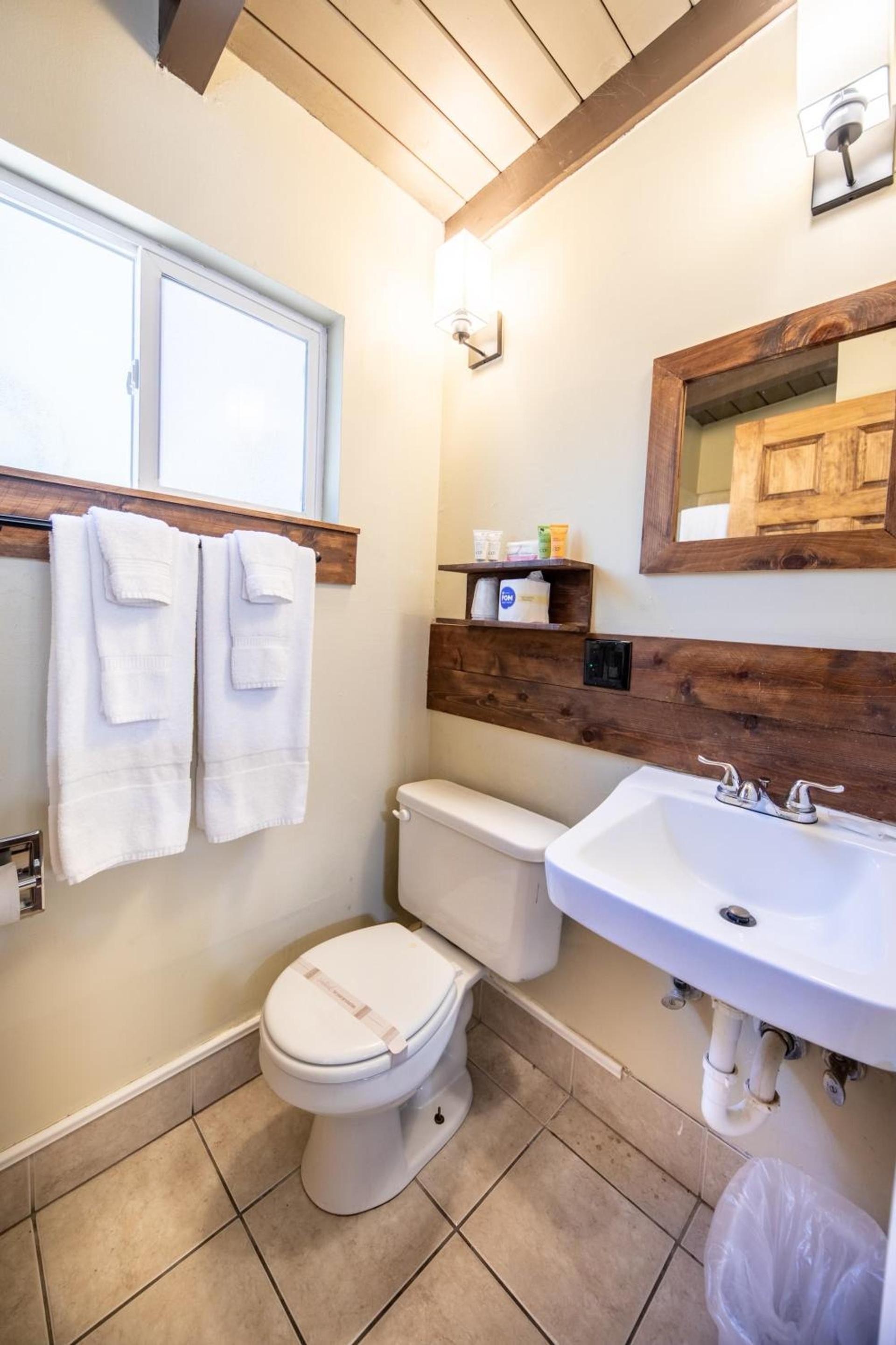 Emerald Bay Lodge photo 10