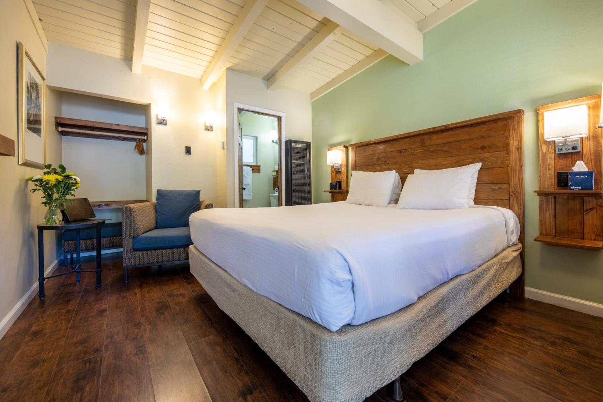 Emerald Bay Lodge photo 16
