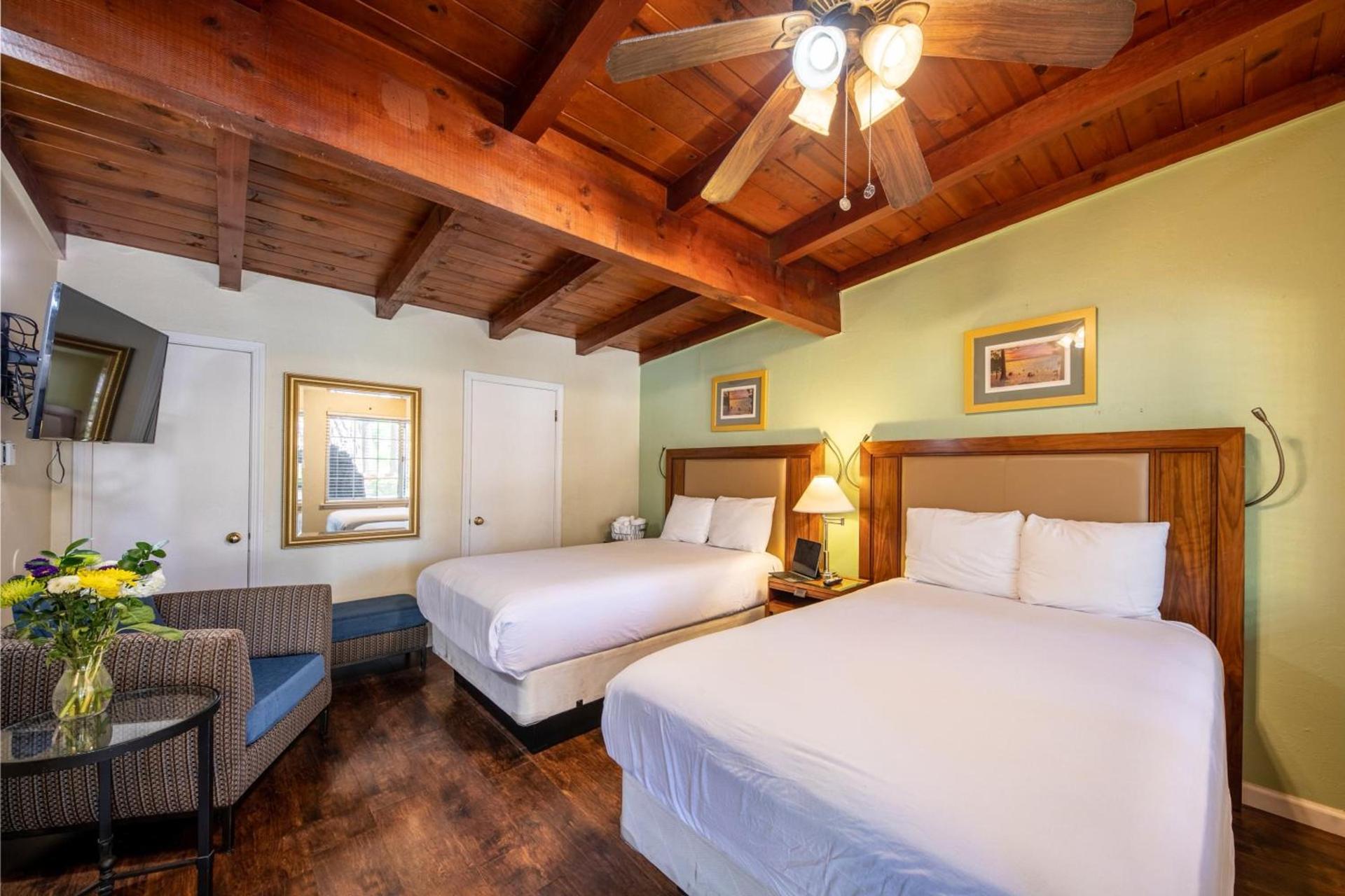 Emerald Bay Lodge photo 21