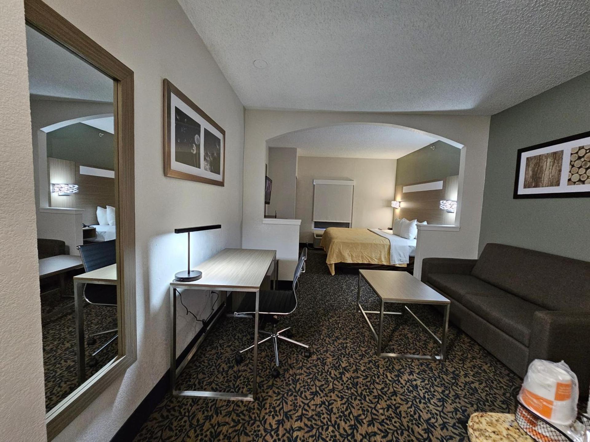 Quality Inn & Suites Irving DFW Airport South photo 38