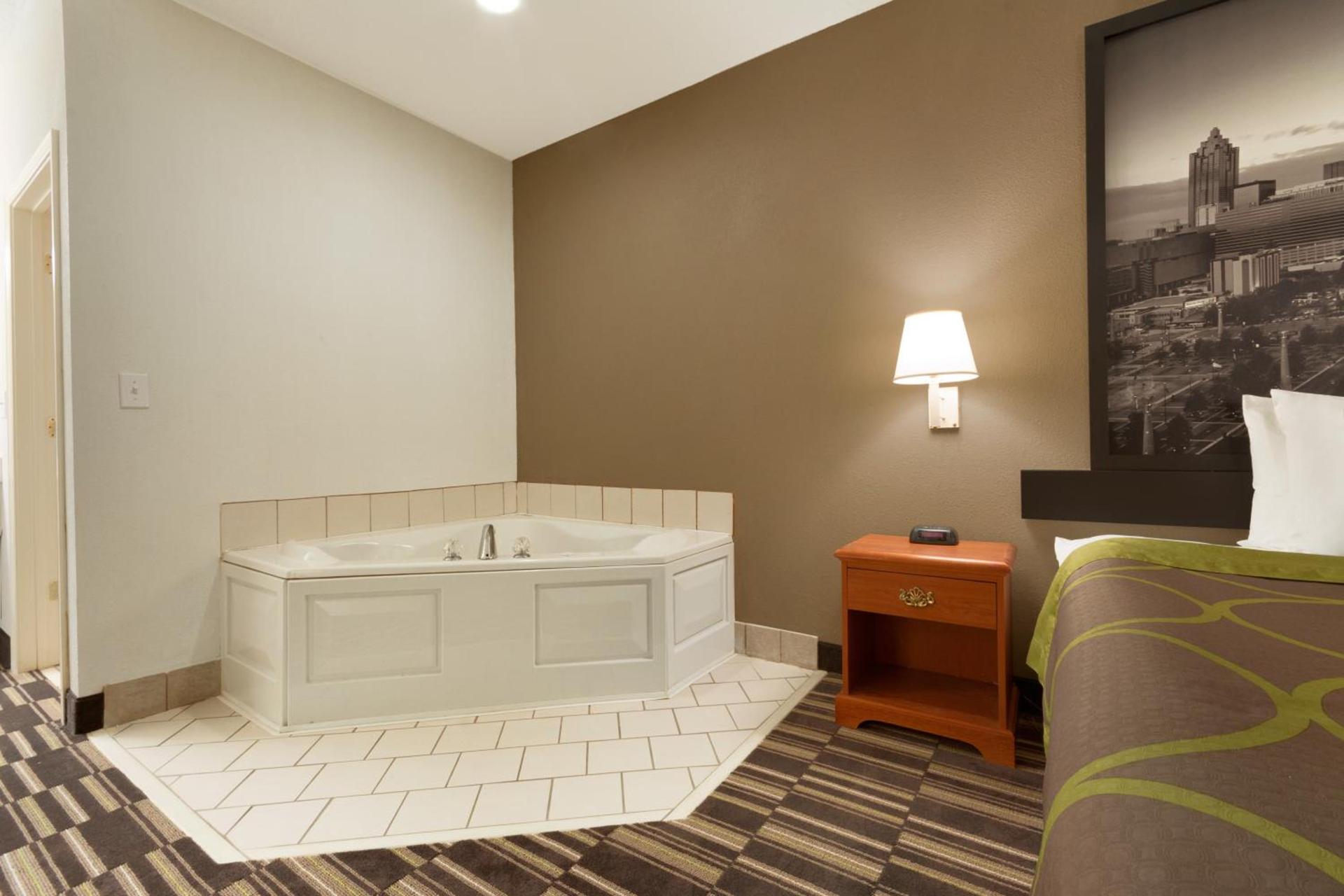 Super 8 by Wyndham Chatsworth/Dalton photo 26