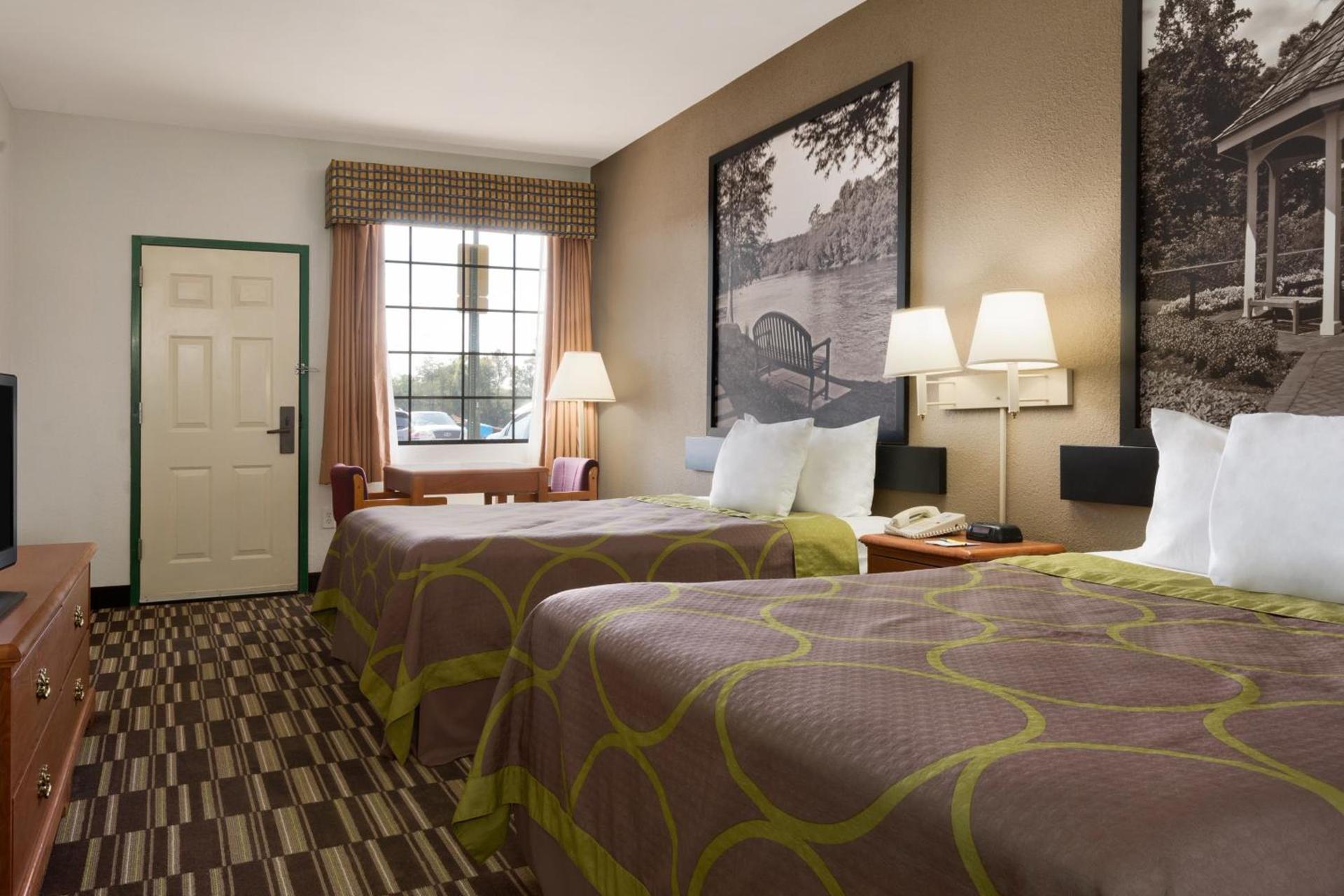 Super 8 by Wyndham Chatsworth/Dalton photo 17