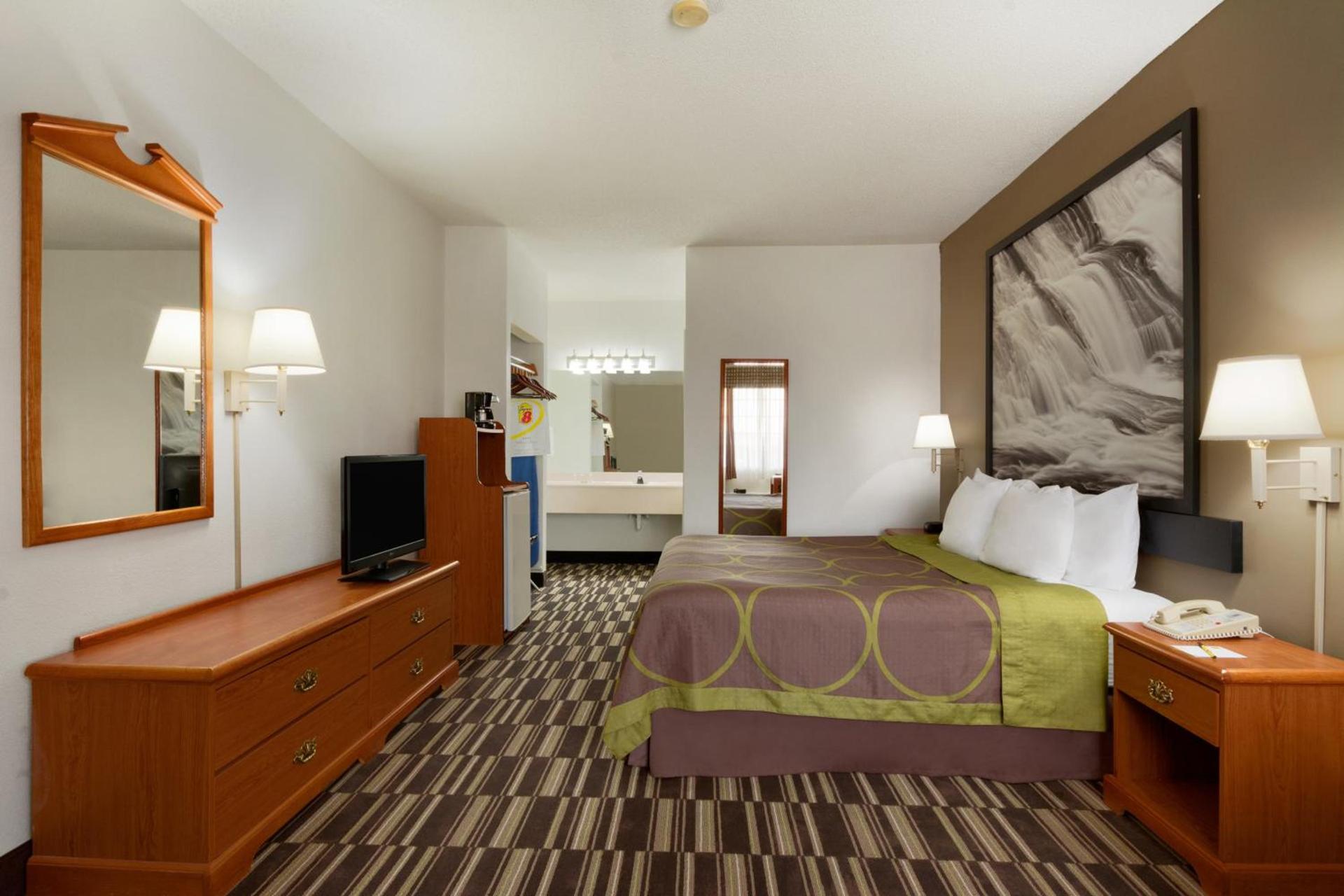 Super 8 by Wyndham Chatsworth/Dalton photo 18