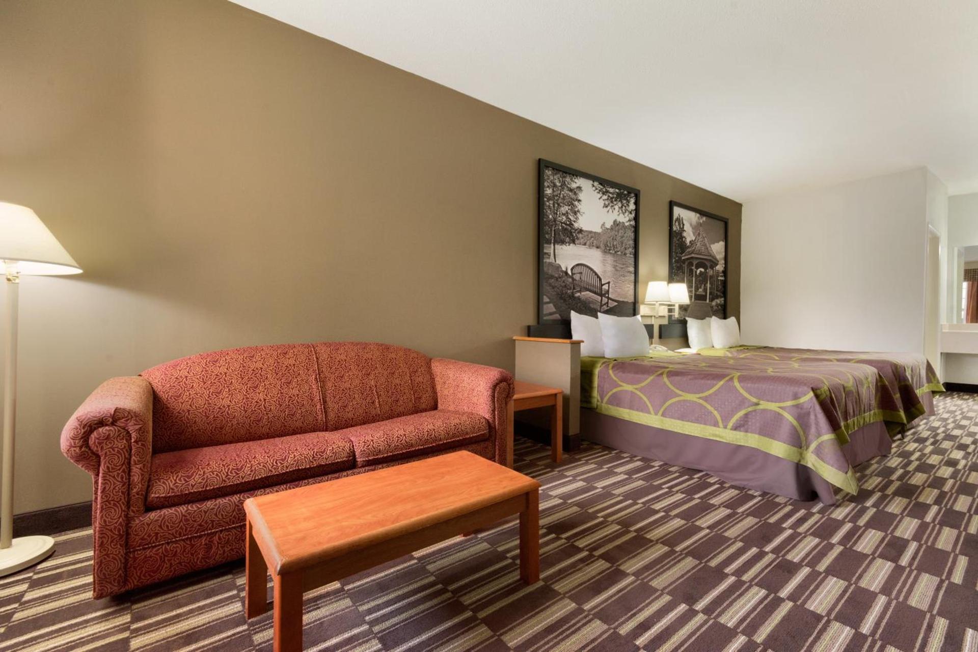 Super 8 by Wyndham Chatsworth/Dalton photo 19