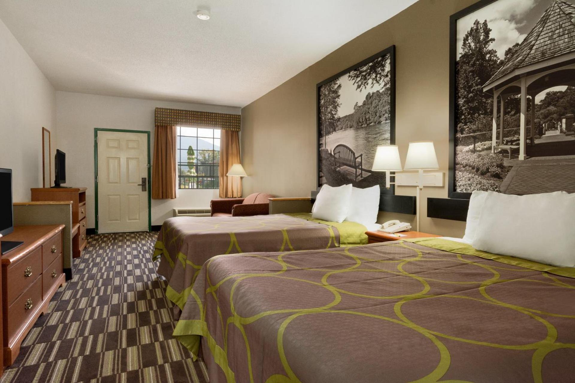 Super 8 by Wyndham Chatsworth/Dalton photo 20