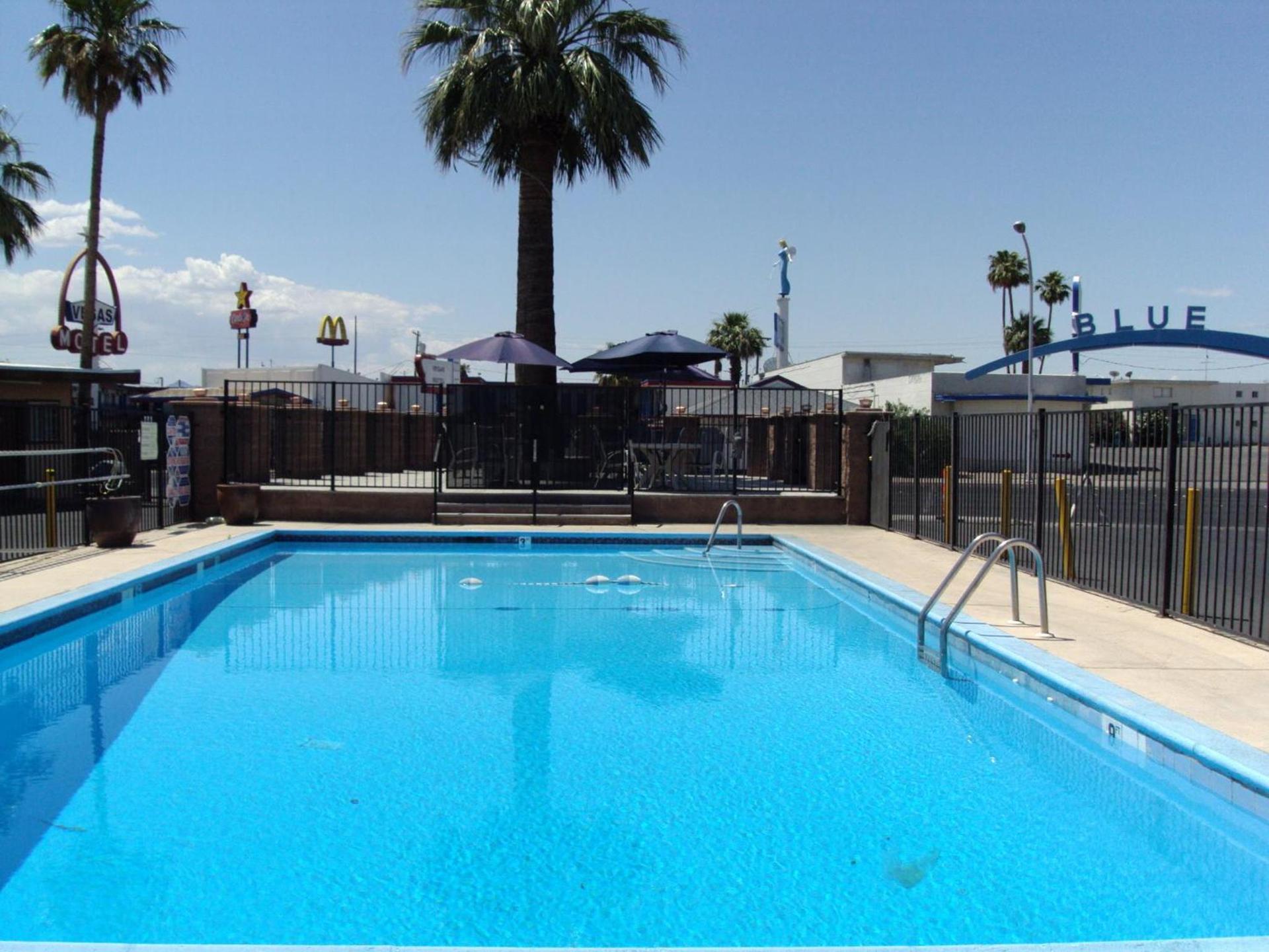 Desert Hills Motel photo 10