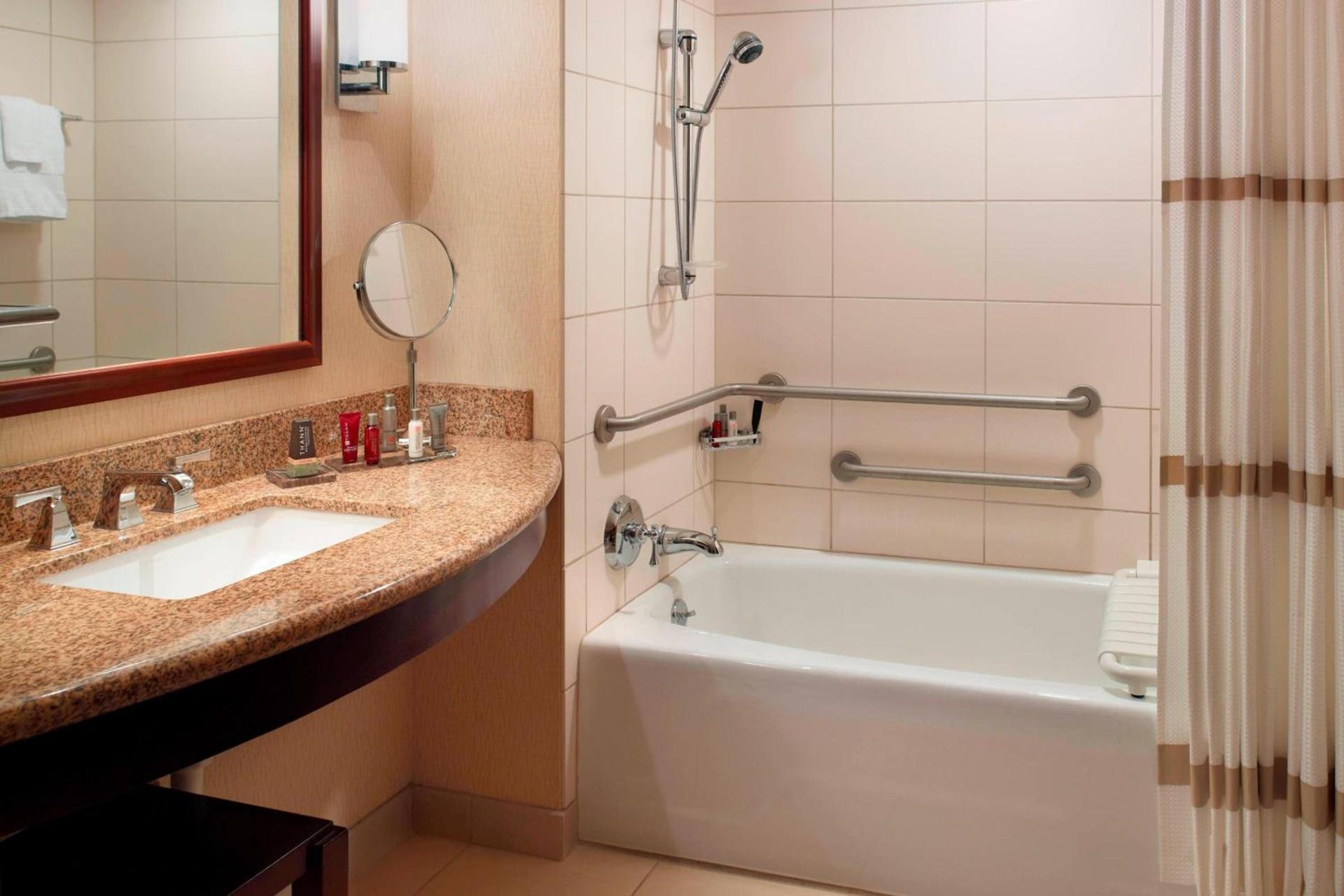Marriott Bloomington Normal Hotel and Conference Center photo 34