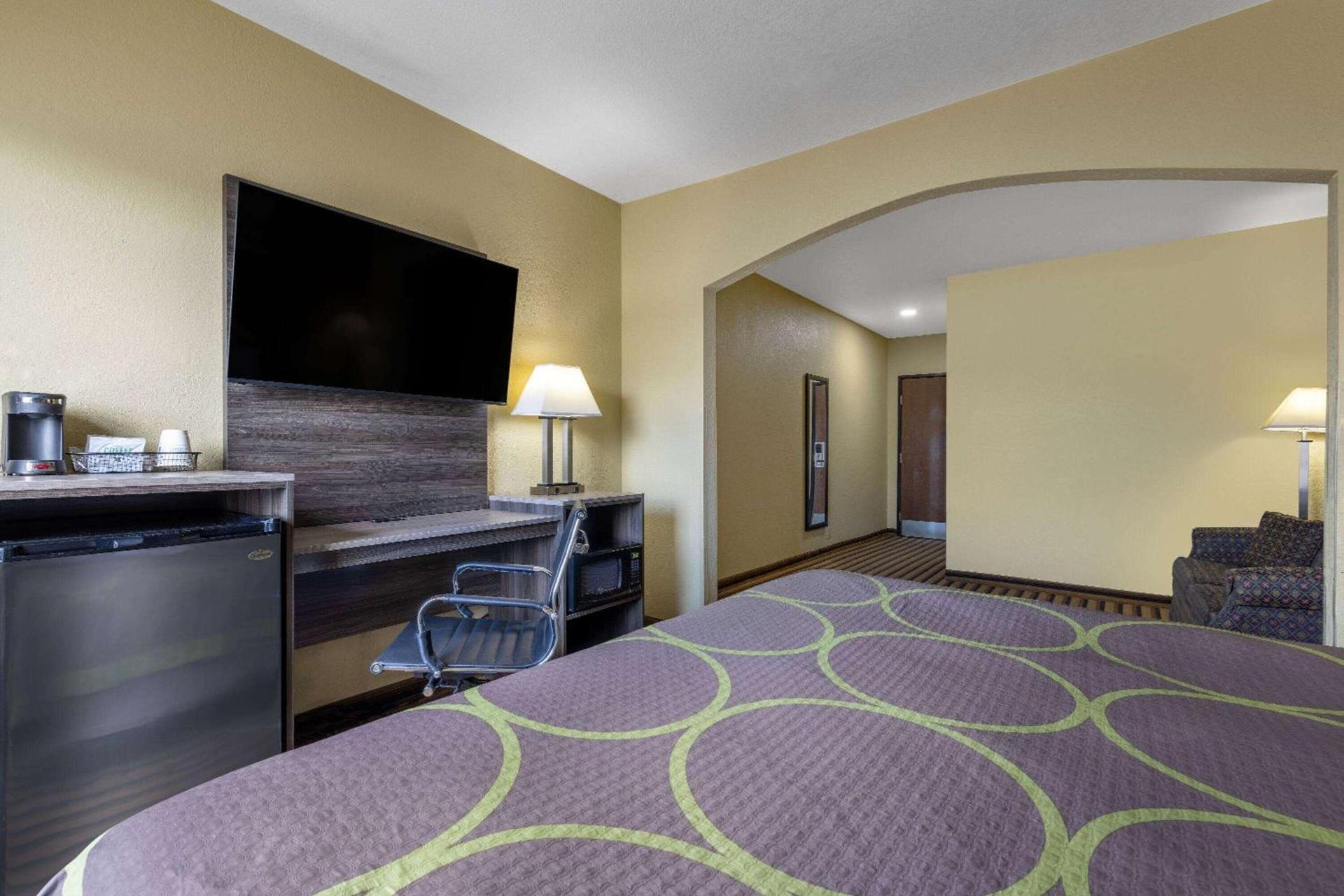 Super 8 by Wyndham Nixa/Springfield Area photo 12