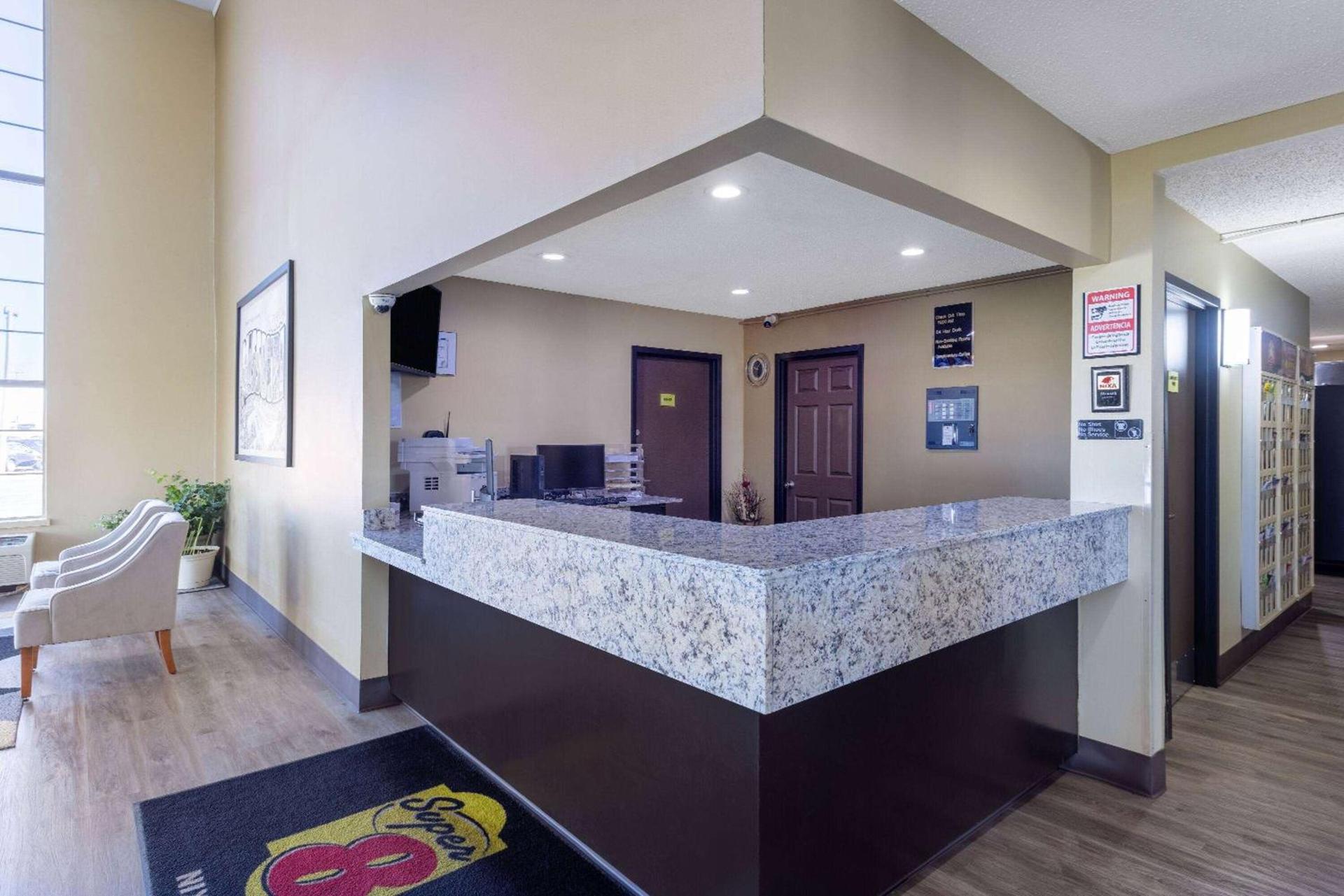Super 8 by Wyndham Nixa/Springfield Area photo 6