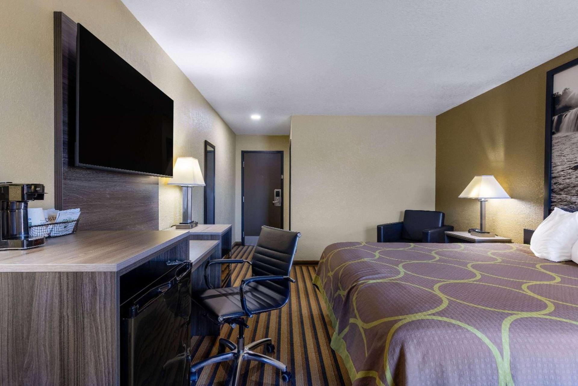 Super 8 by Wyndham Nixa/Springfield Area photo 16