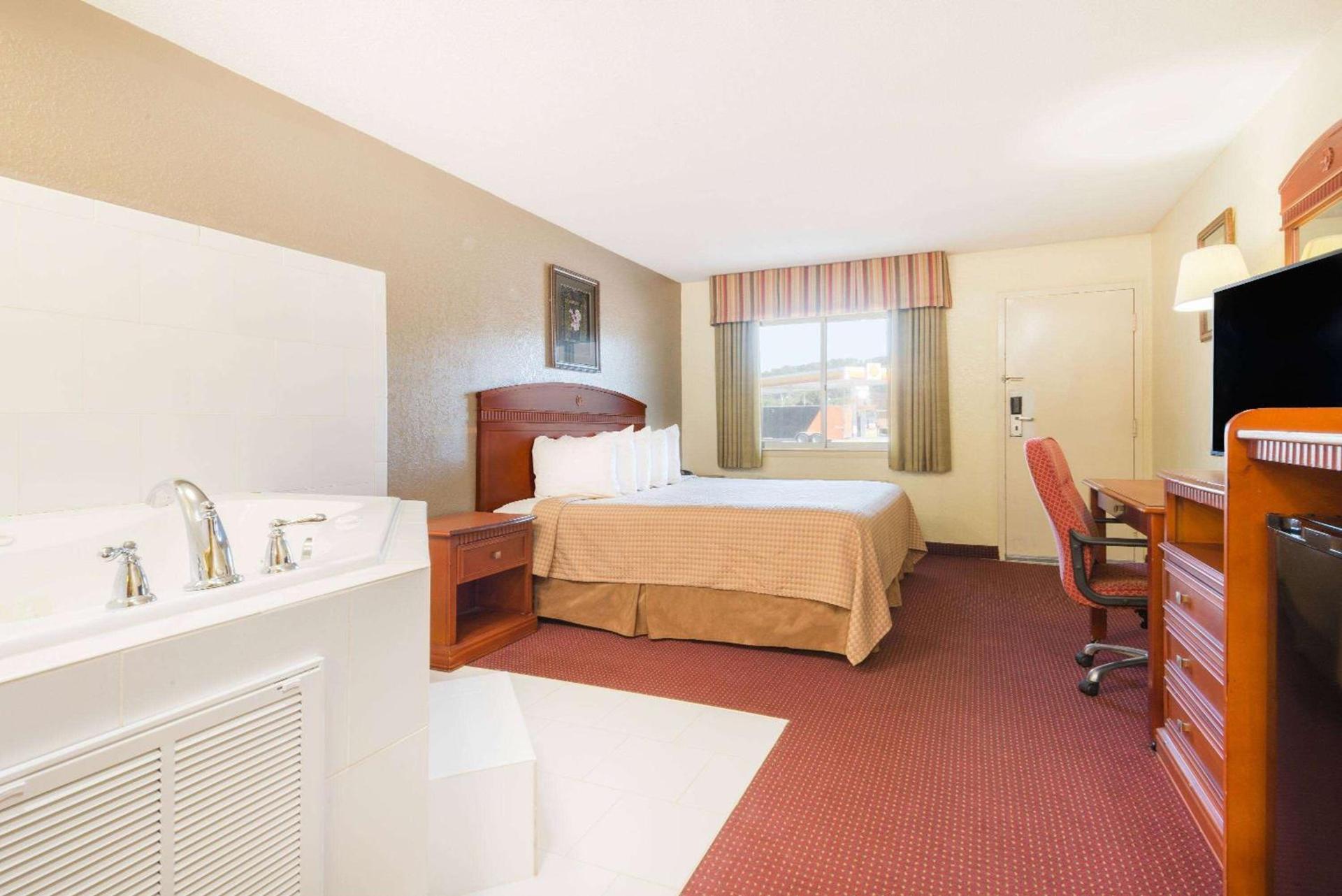 Days Inn by Wyndham Paintsville photo 9