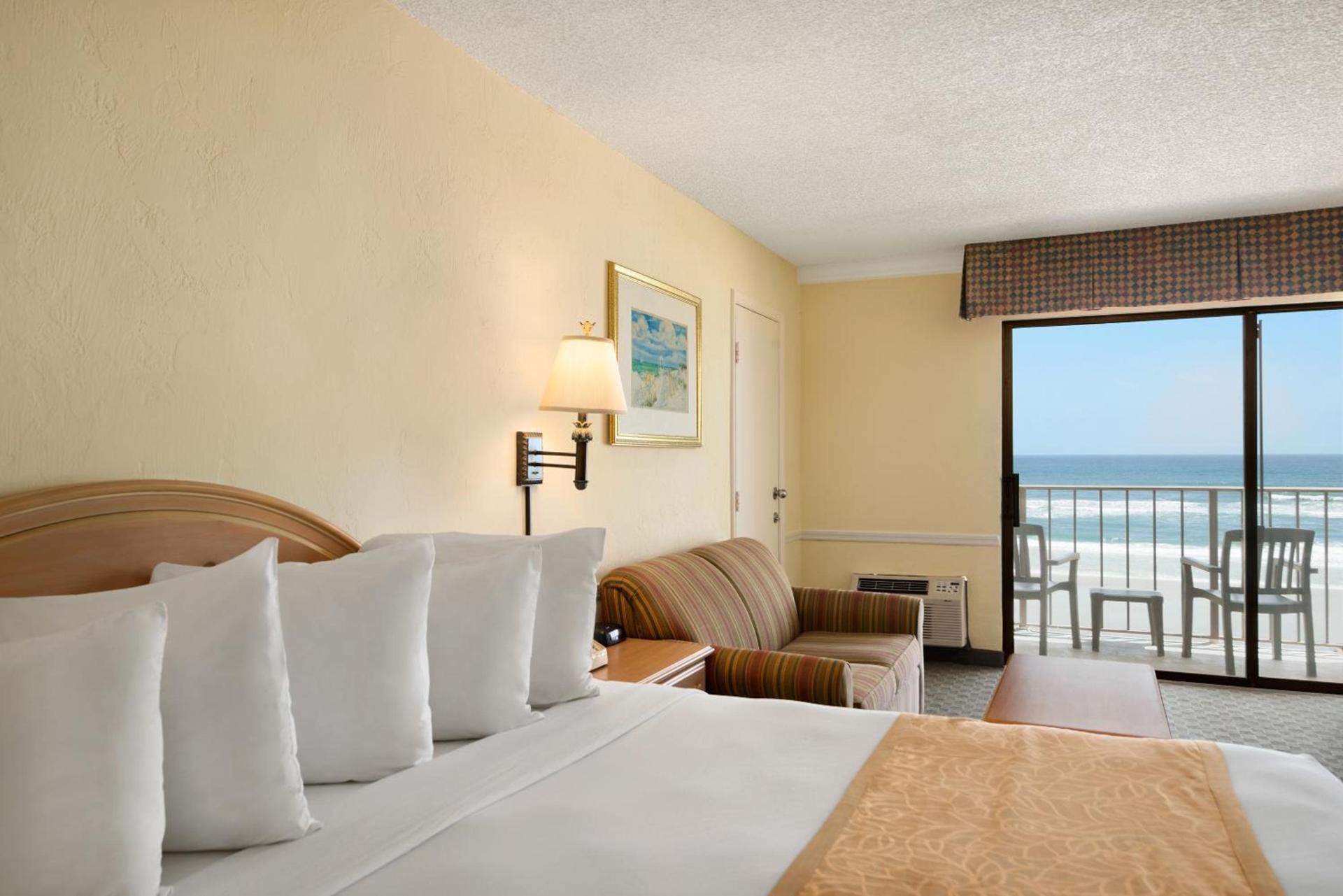 Days Inn by Wyndham Daytona Oceanfront photo 39