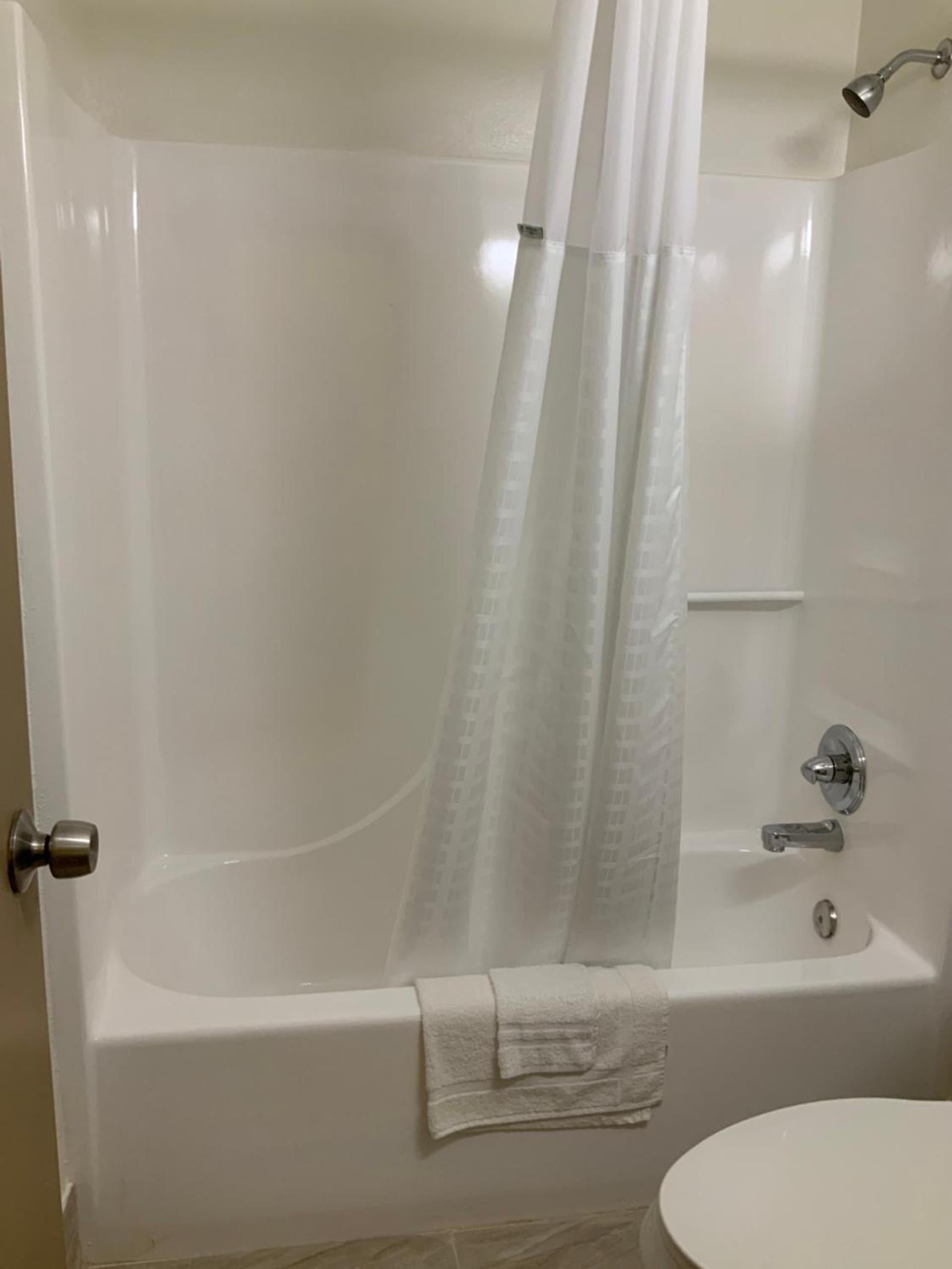 Days Inn by Wyndham Troy IL photo 8