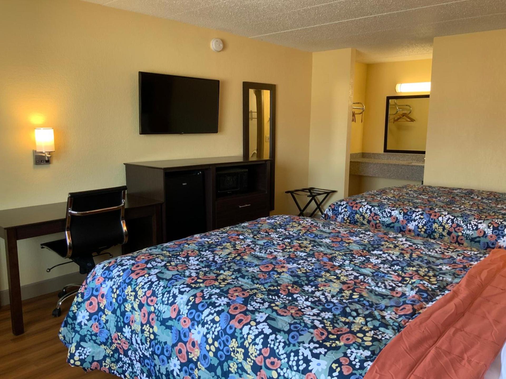 Days Inn by Wyndham Troy IL photo 14