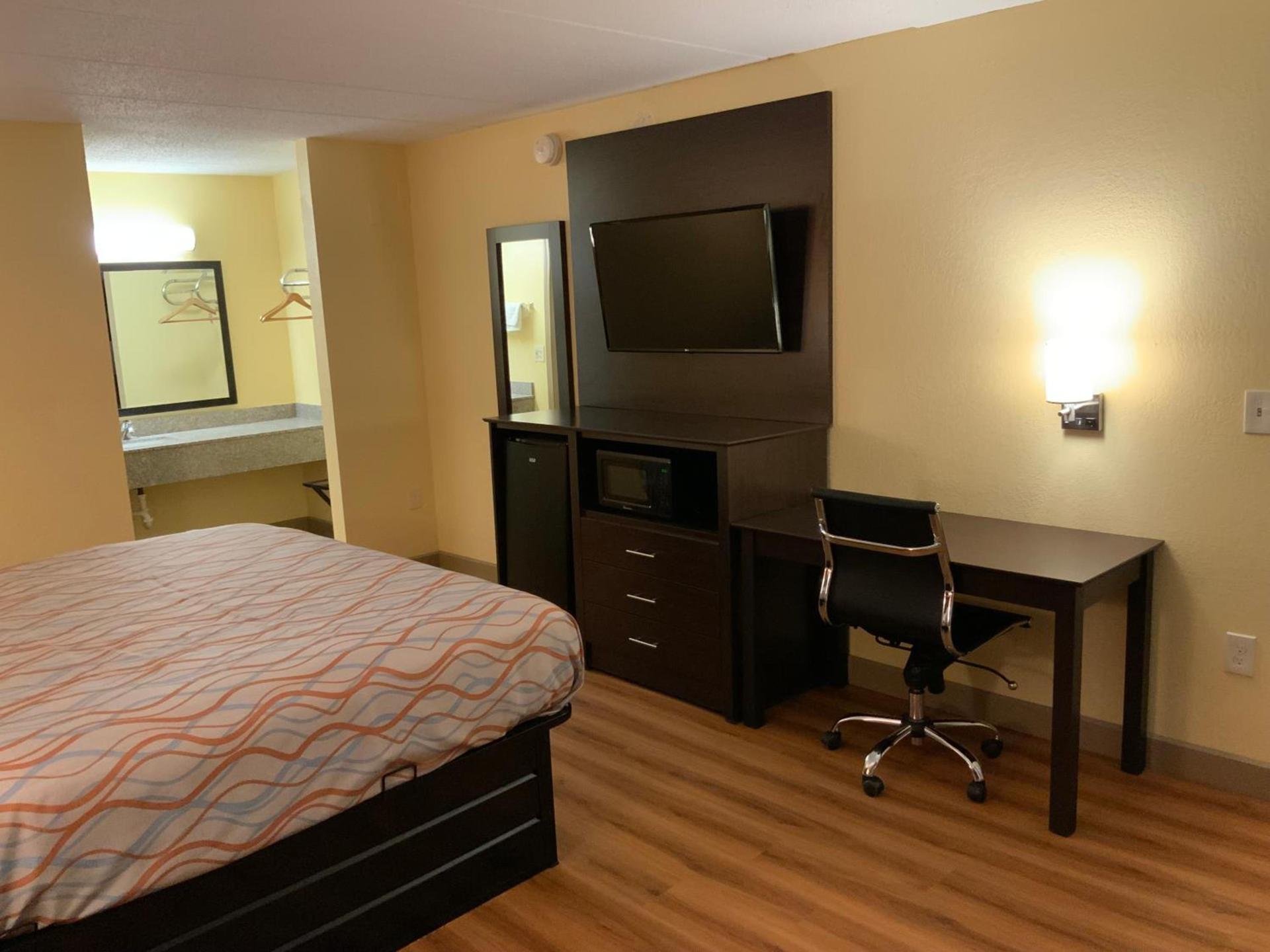 Days Inn by Wyndham Troy IL photo 12