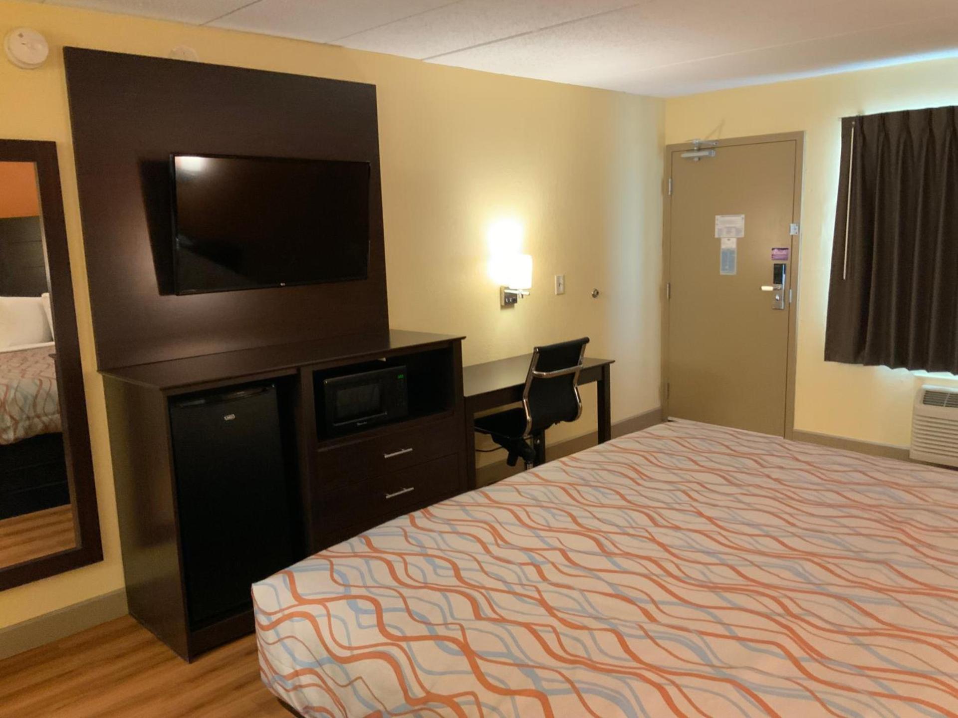 Days Inn by Wyndham Troy IL photo 10