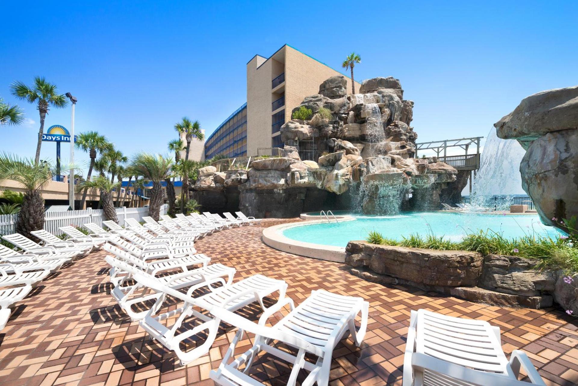 Days Inn by Wyndham Panama City Beach Beachfront Resort photo 13