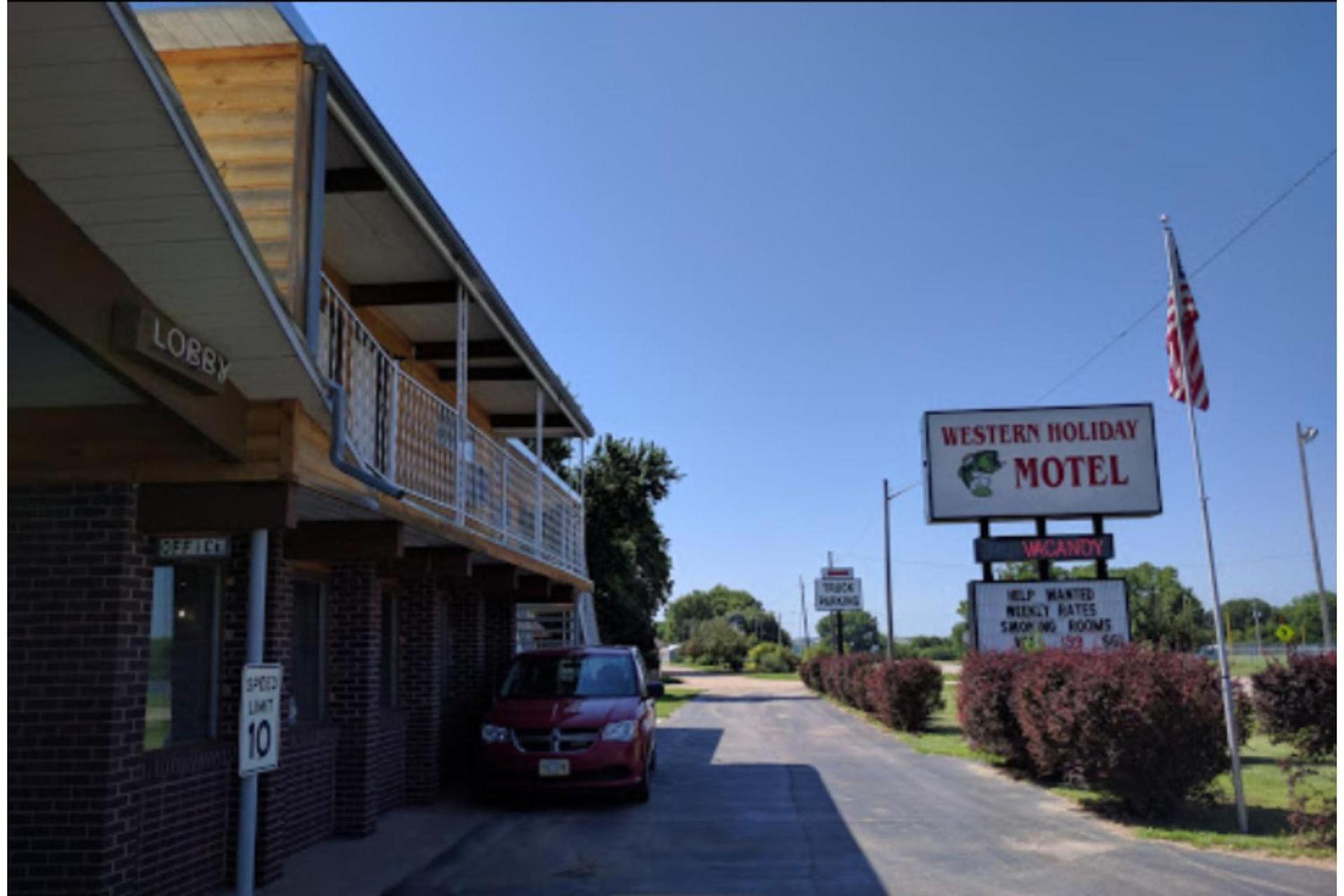 Love Hotels Western Holiday by OYO at Harlan Lake NE photo 4