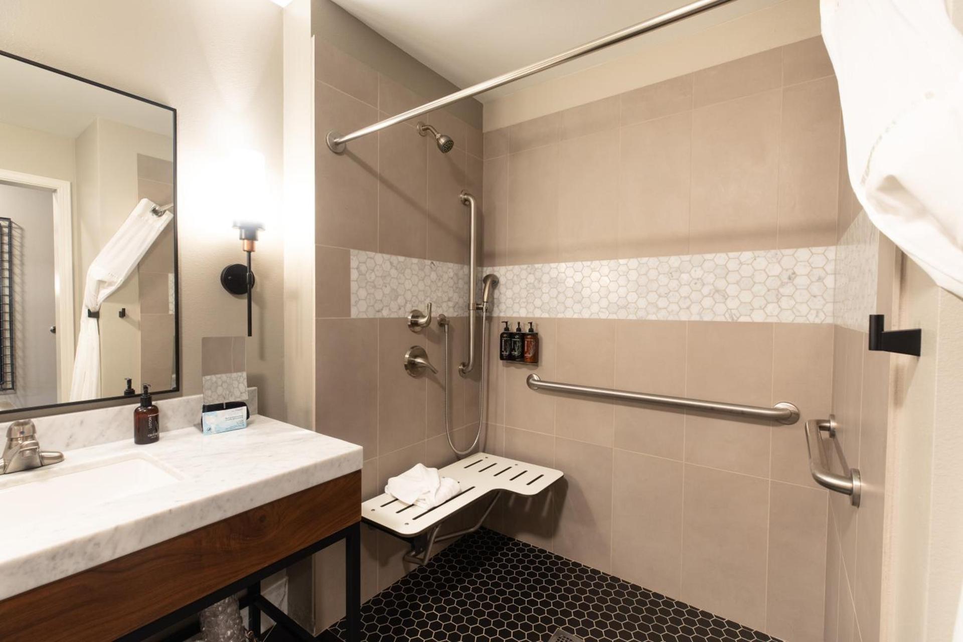Oxford Suites Paso Robles photo 36
