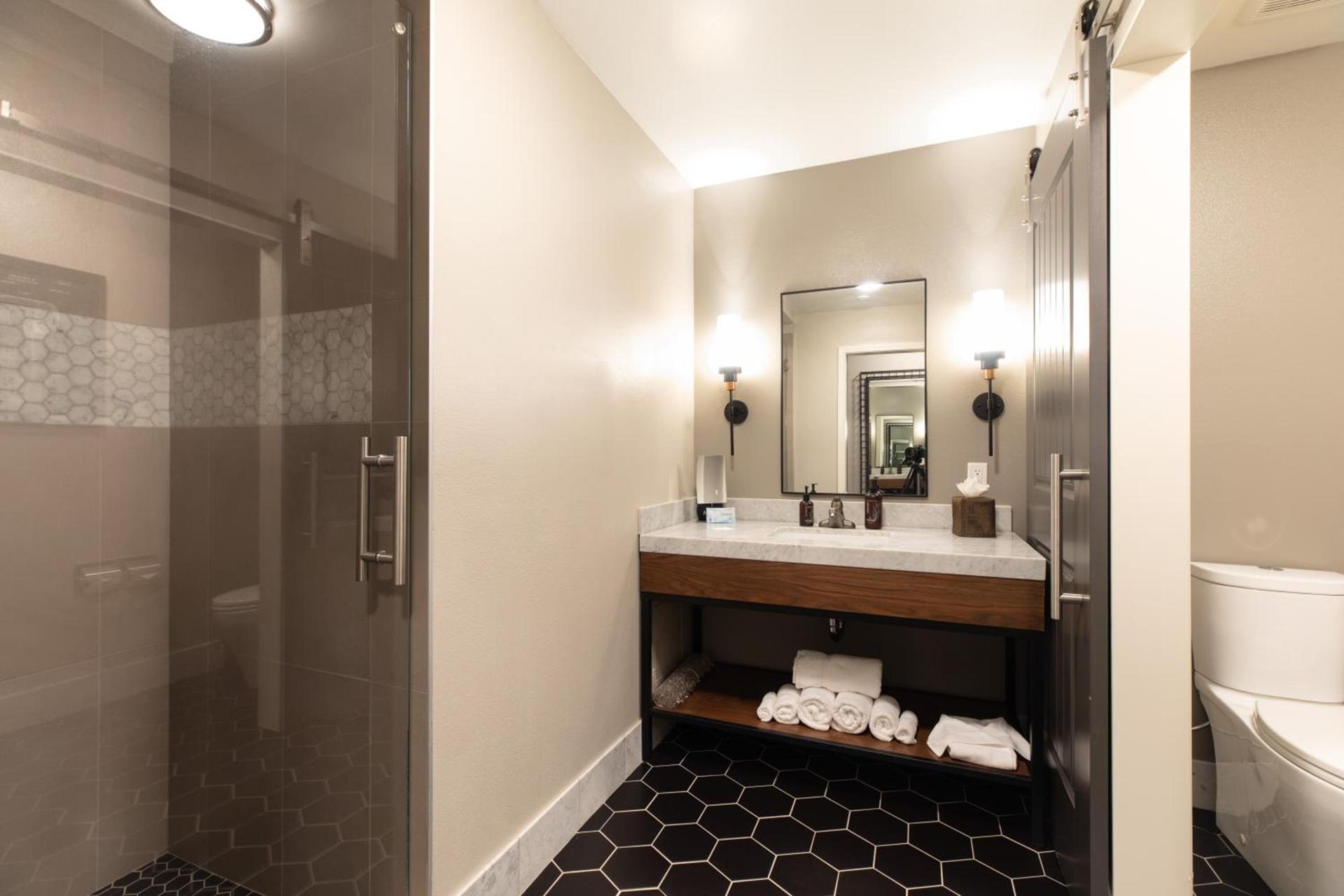 Oxford Suites Paso Robles photo 37