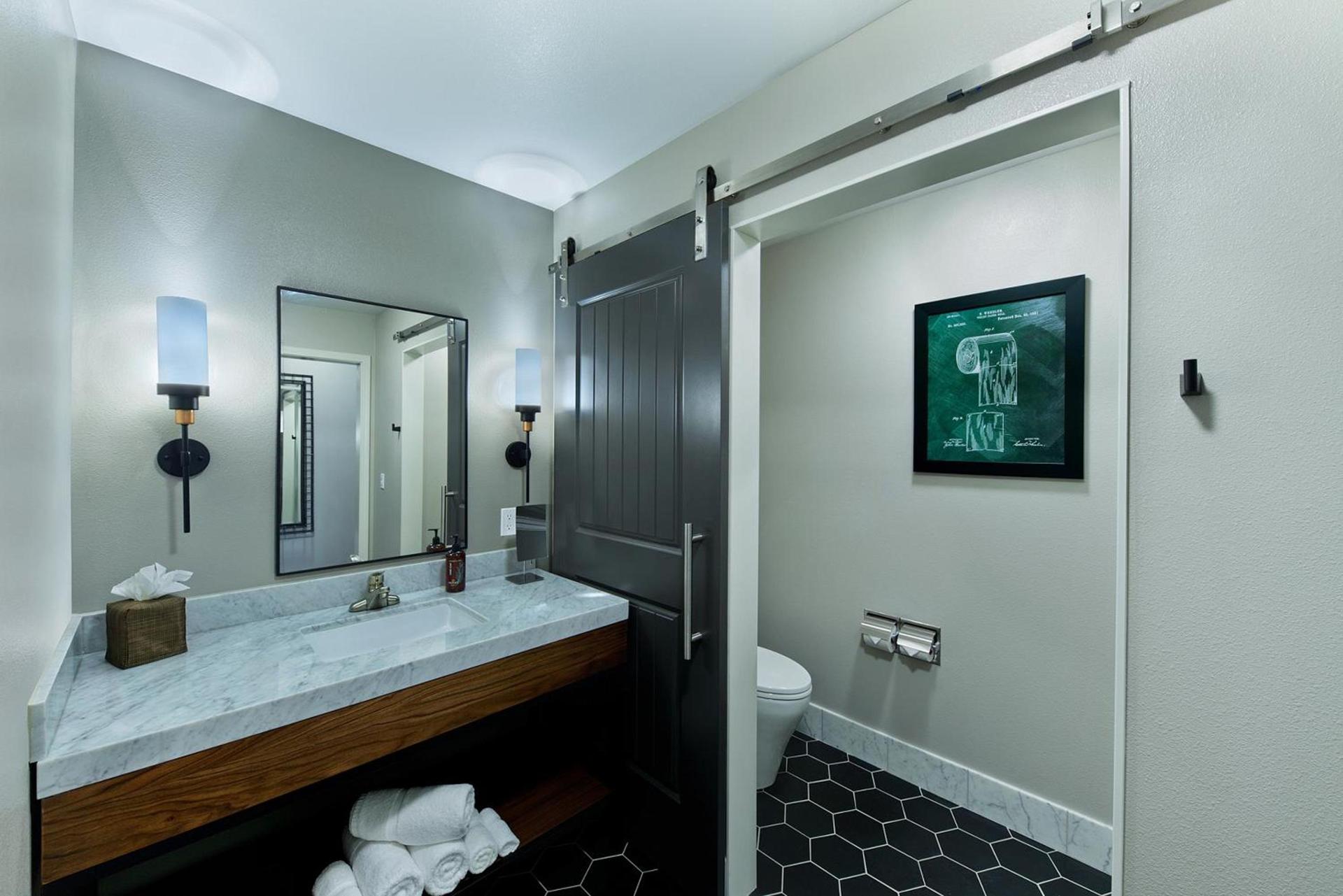 Oxford Suites Paso Robles photo 39