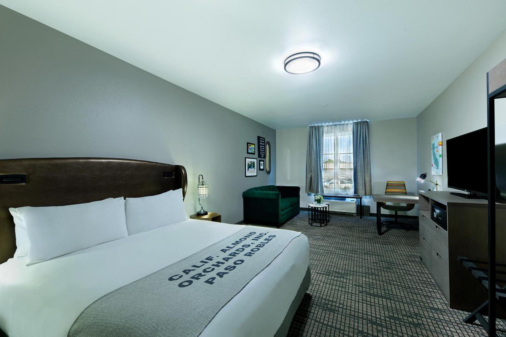 Oxford Suites Paso Robles photo 38