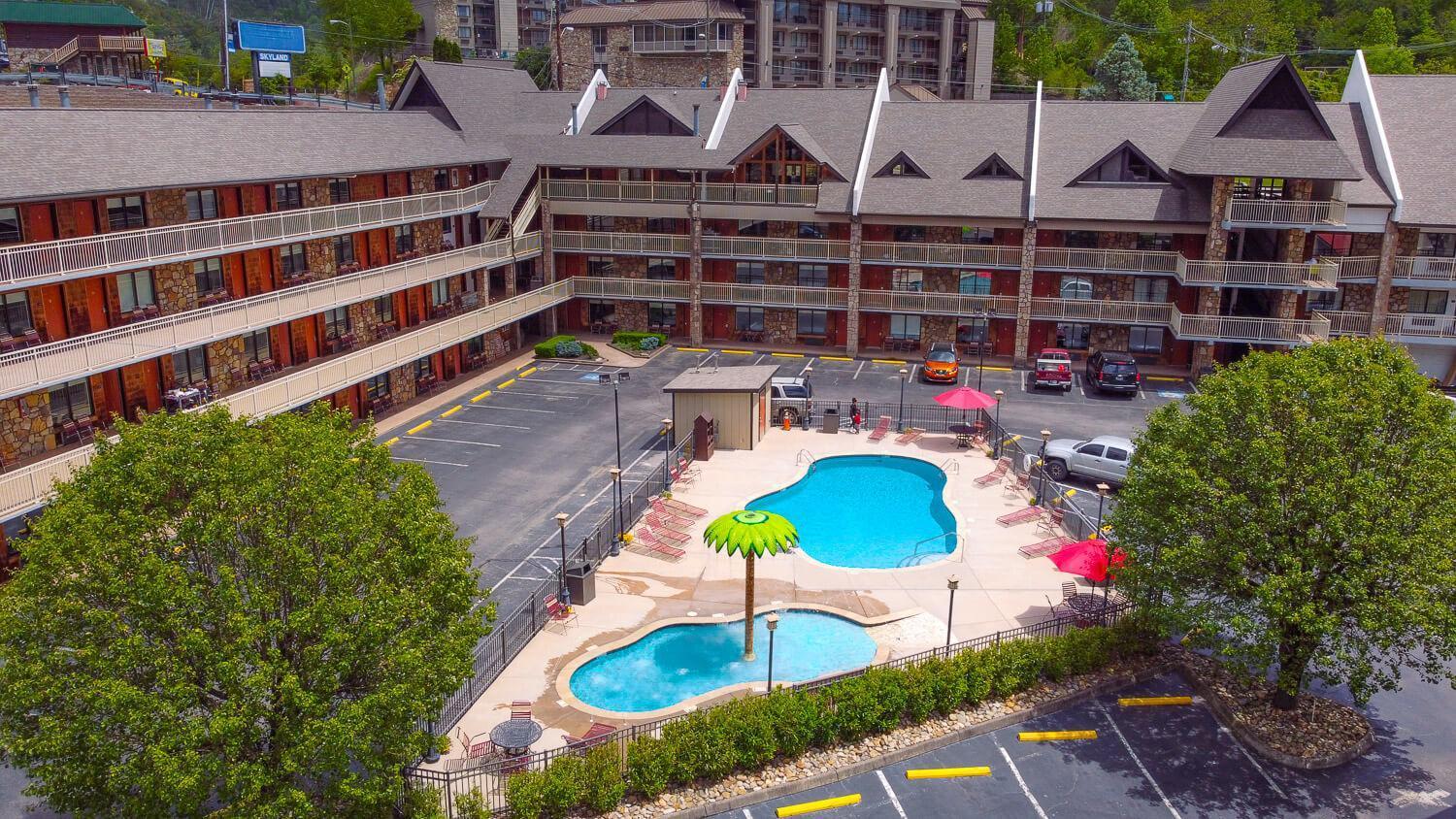 Crossroads Inn & Suites photo 2