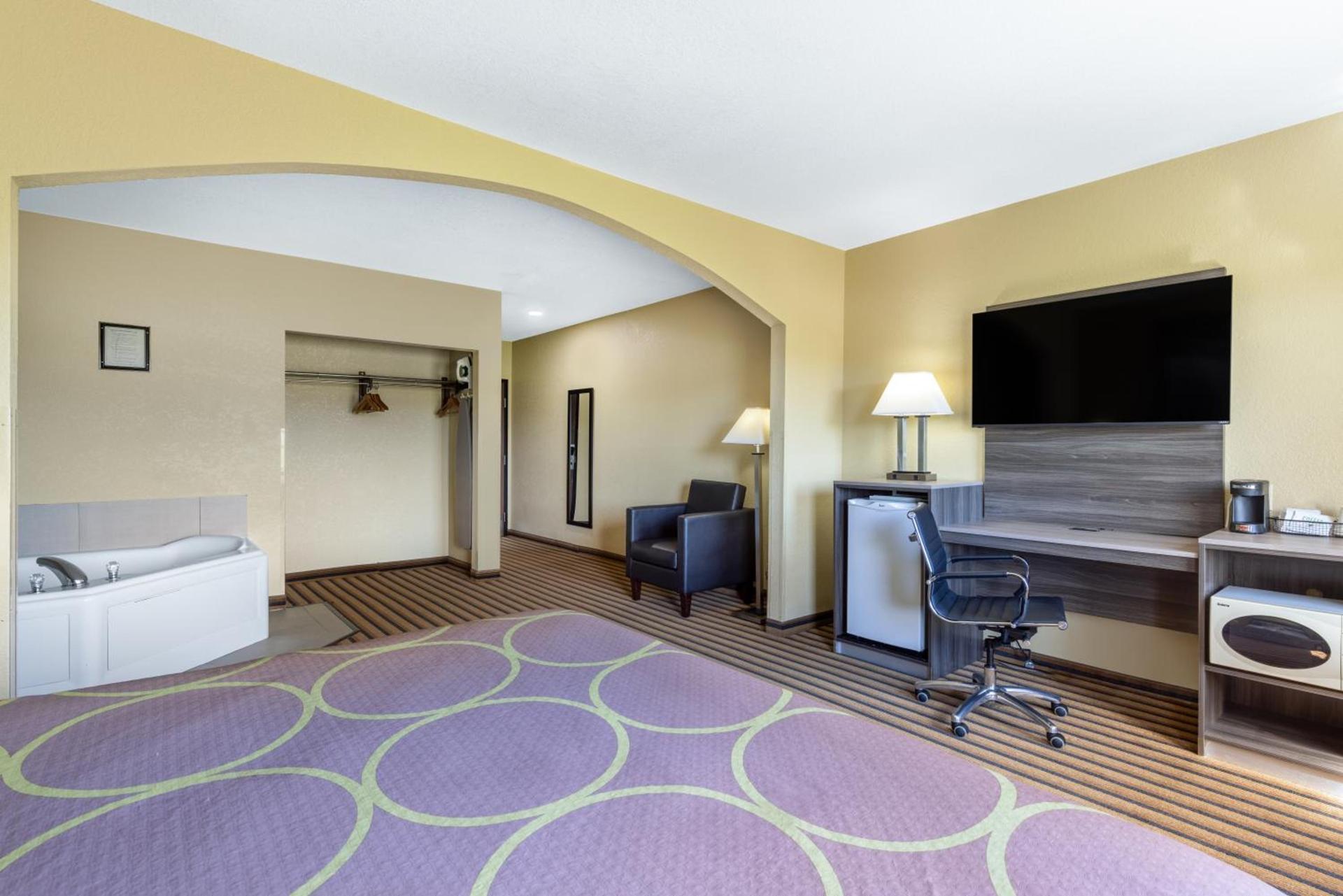 Super 8 by Wyndham Nixa/Springfield Area photo 32