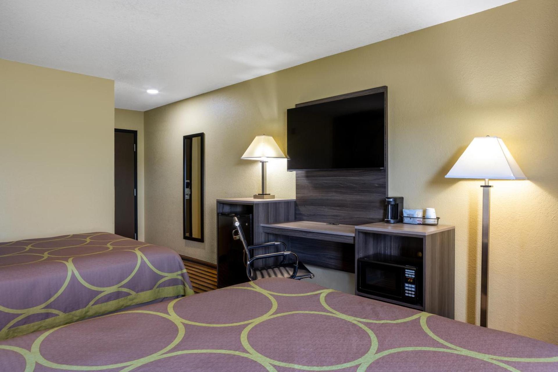 Super 8 by Wyndham Nixa/Springfield Area photo 37