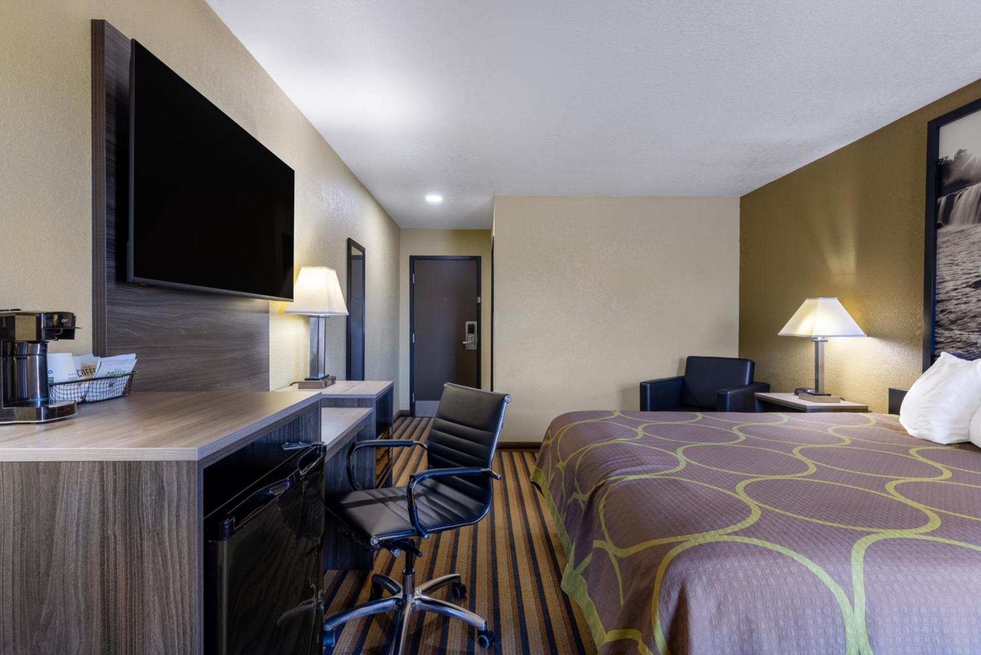 Super 8 by Wyndham Nixa/Springfield Area photo 42