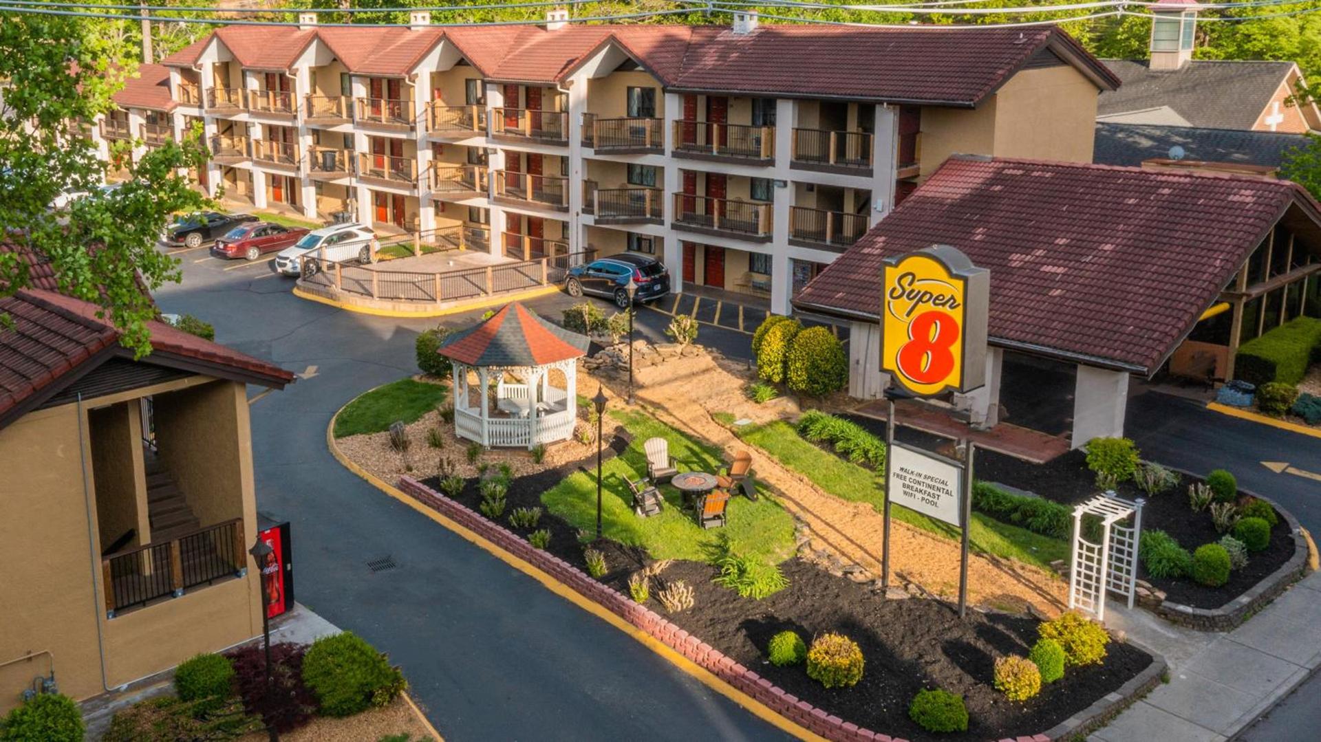 Super 8 by Wyndham Downtown Gatlinburg at Convention Center photo 27