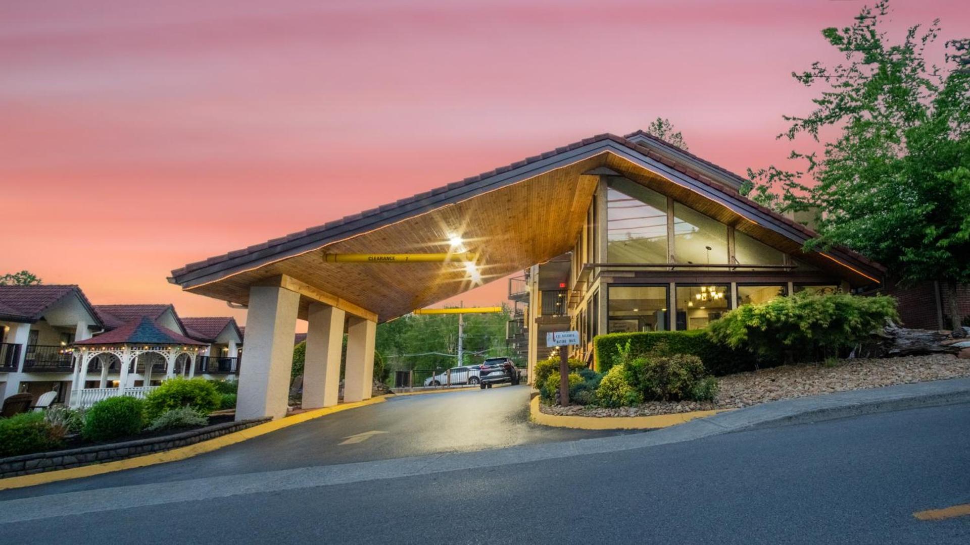 Super 8 by Wyndham Downtown Gatlinburg at Convention Center photo 22