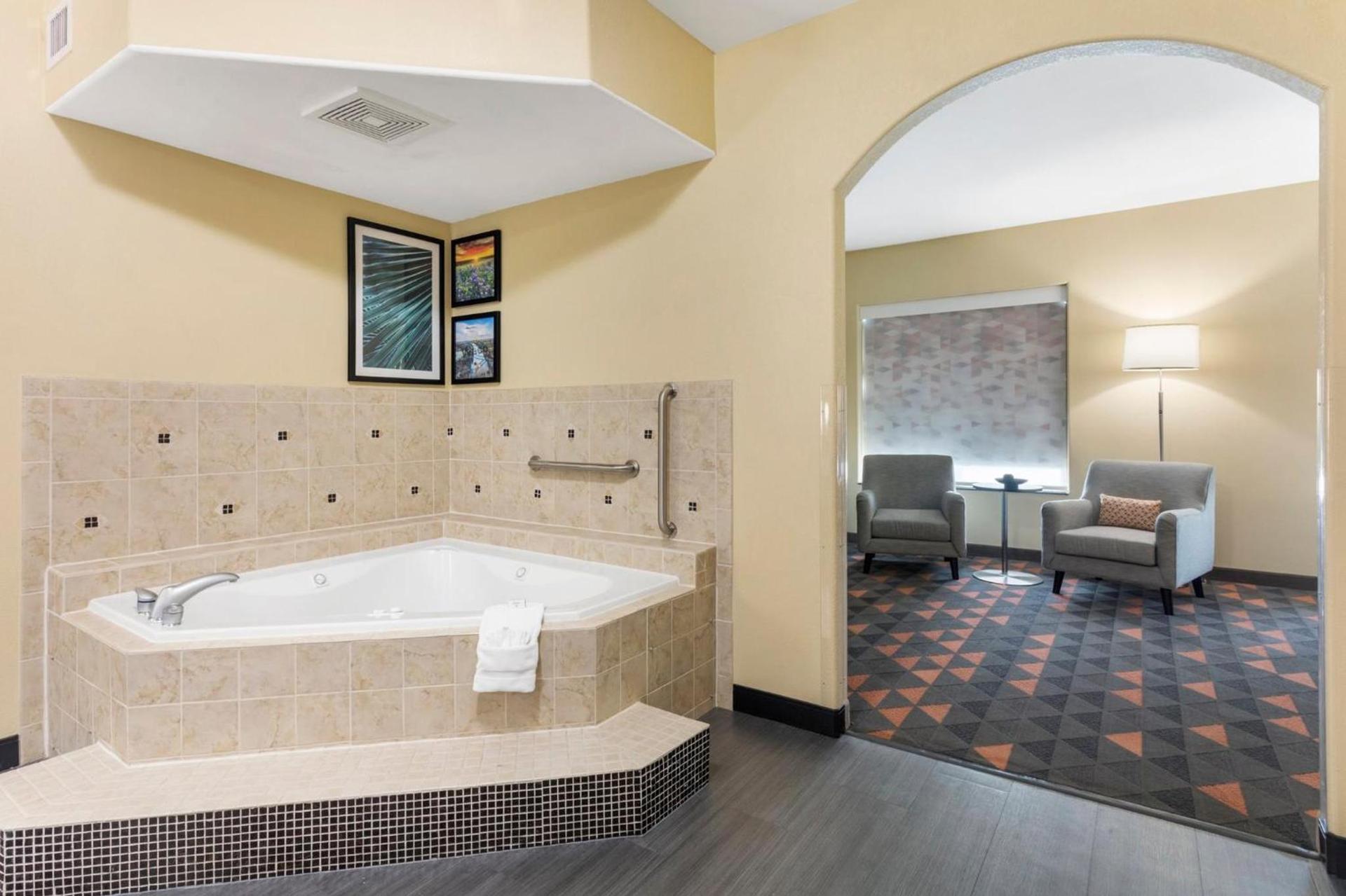 Holiday Inn Hotel & Suites Waco Northwest by IHG photo 28