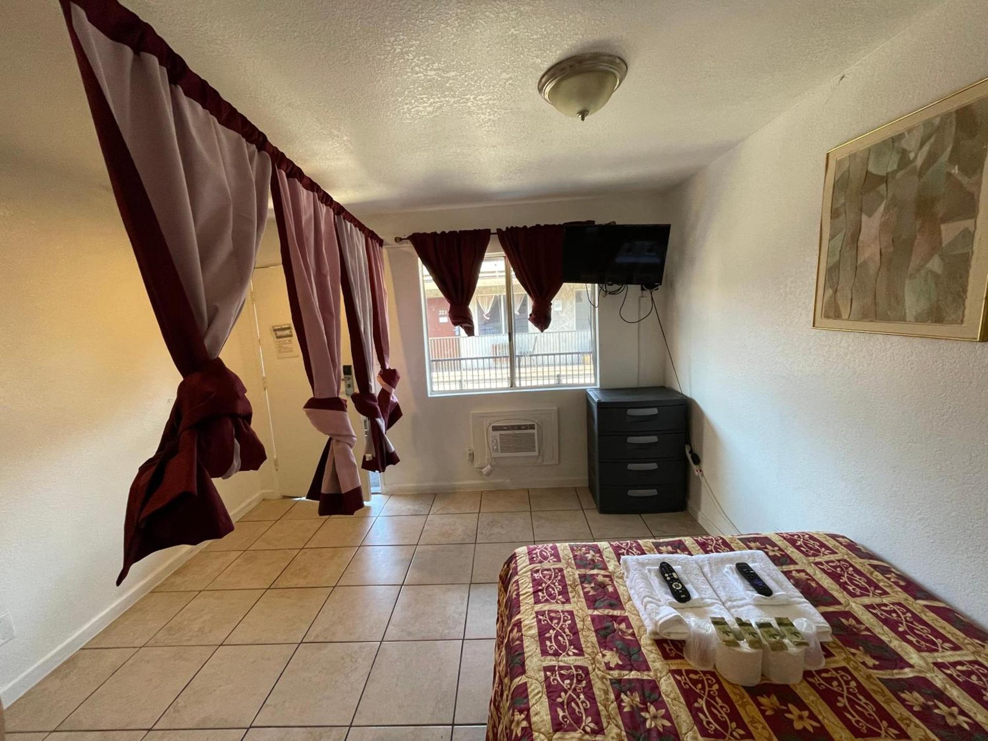 Crown Inn & Suites photo 26